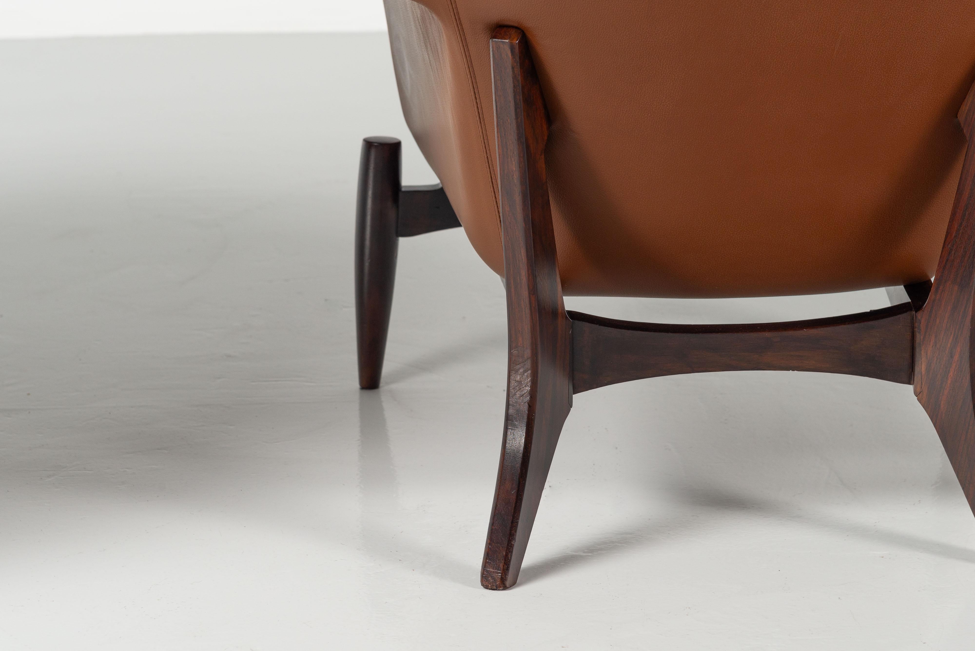 Coppia di grandi sedie da salotto con pouf Italia 1960 in vendita 10