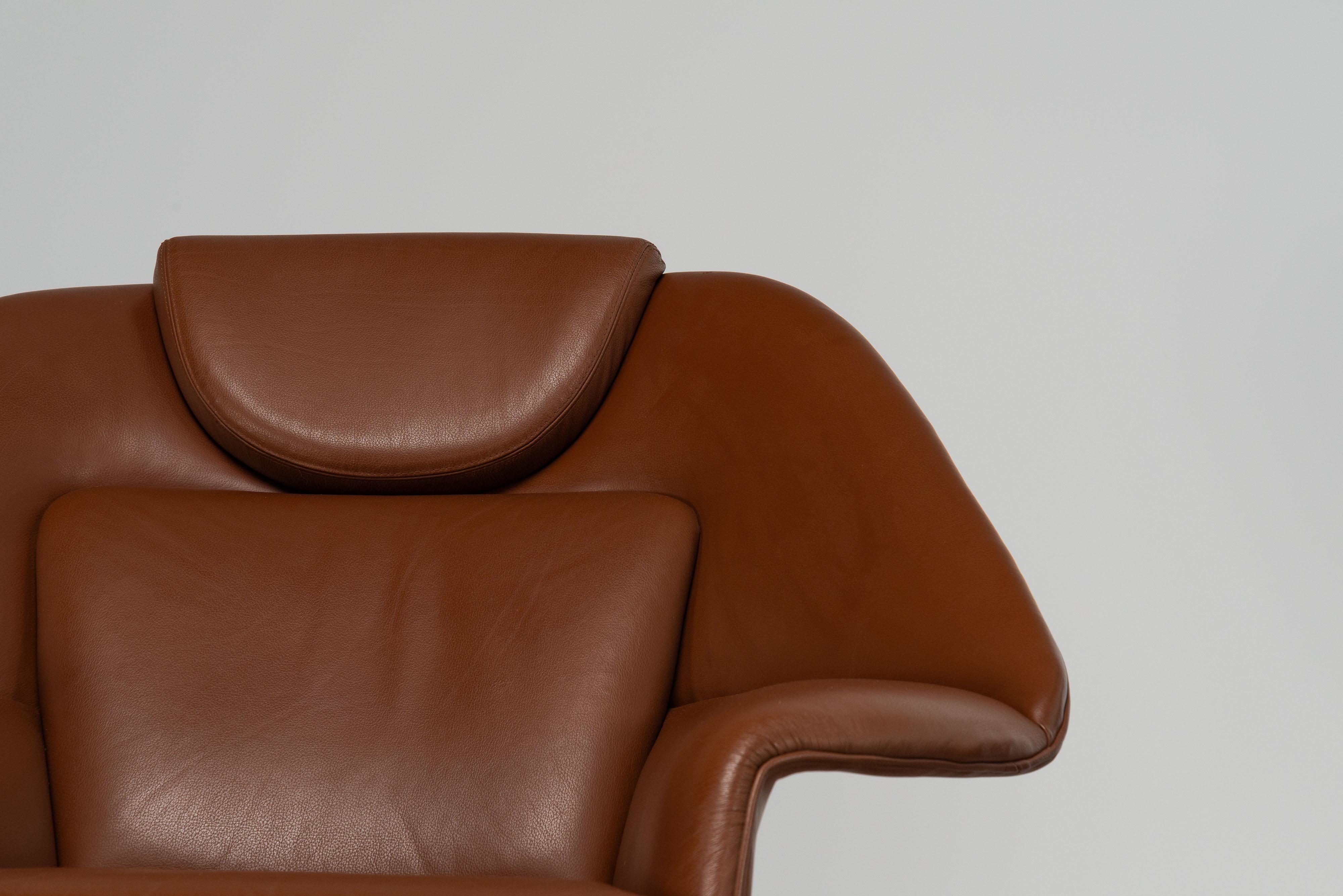 Coppia di grandi sedie da salotto con pouf Italia 1960 in vendita 1