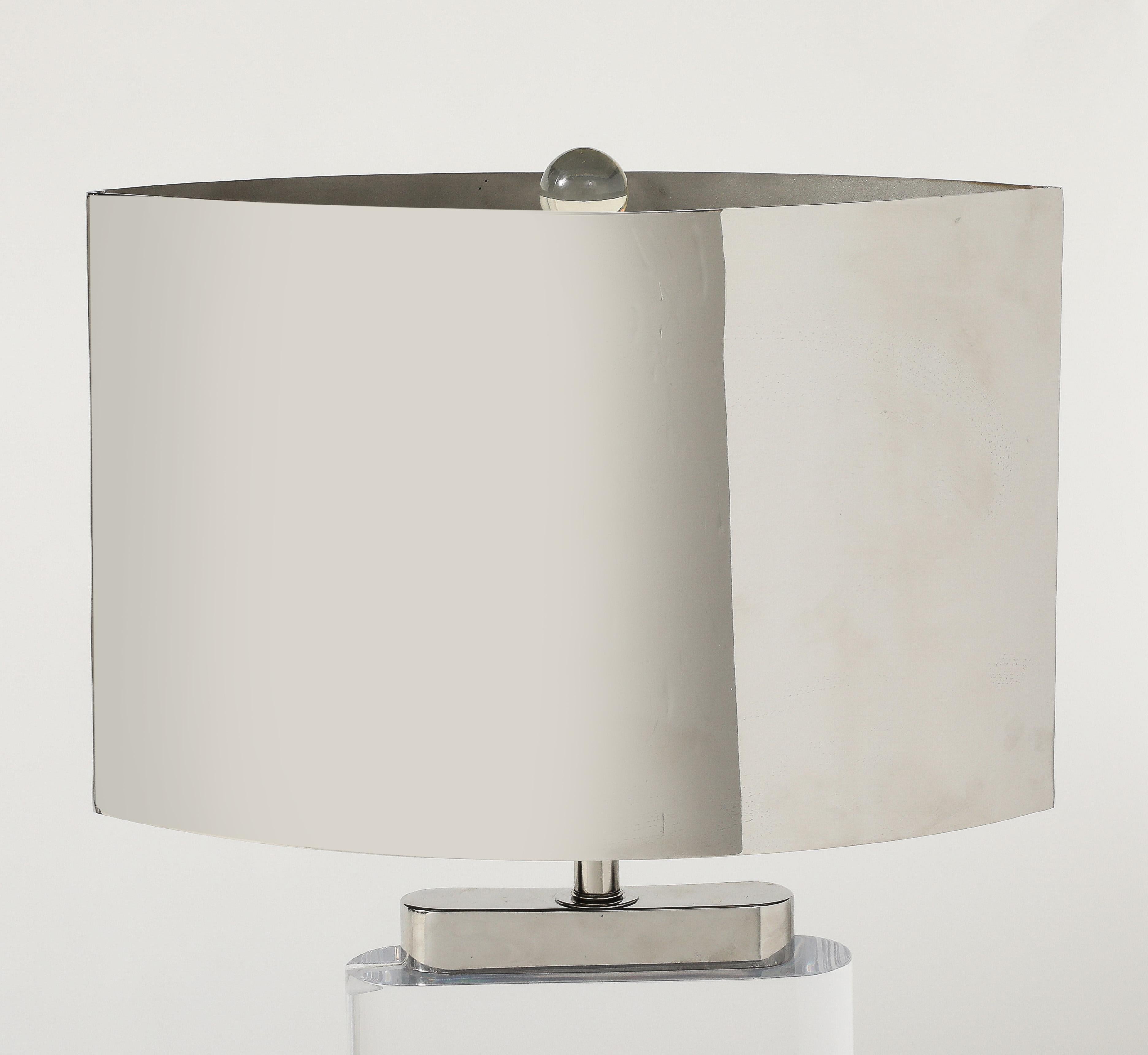 Coppia di grandi lampade in lucite e paralumi originali in acciaio lucido di Karl Springer in vendita 5