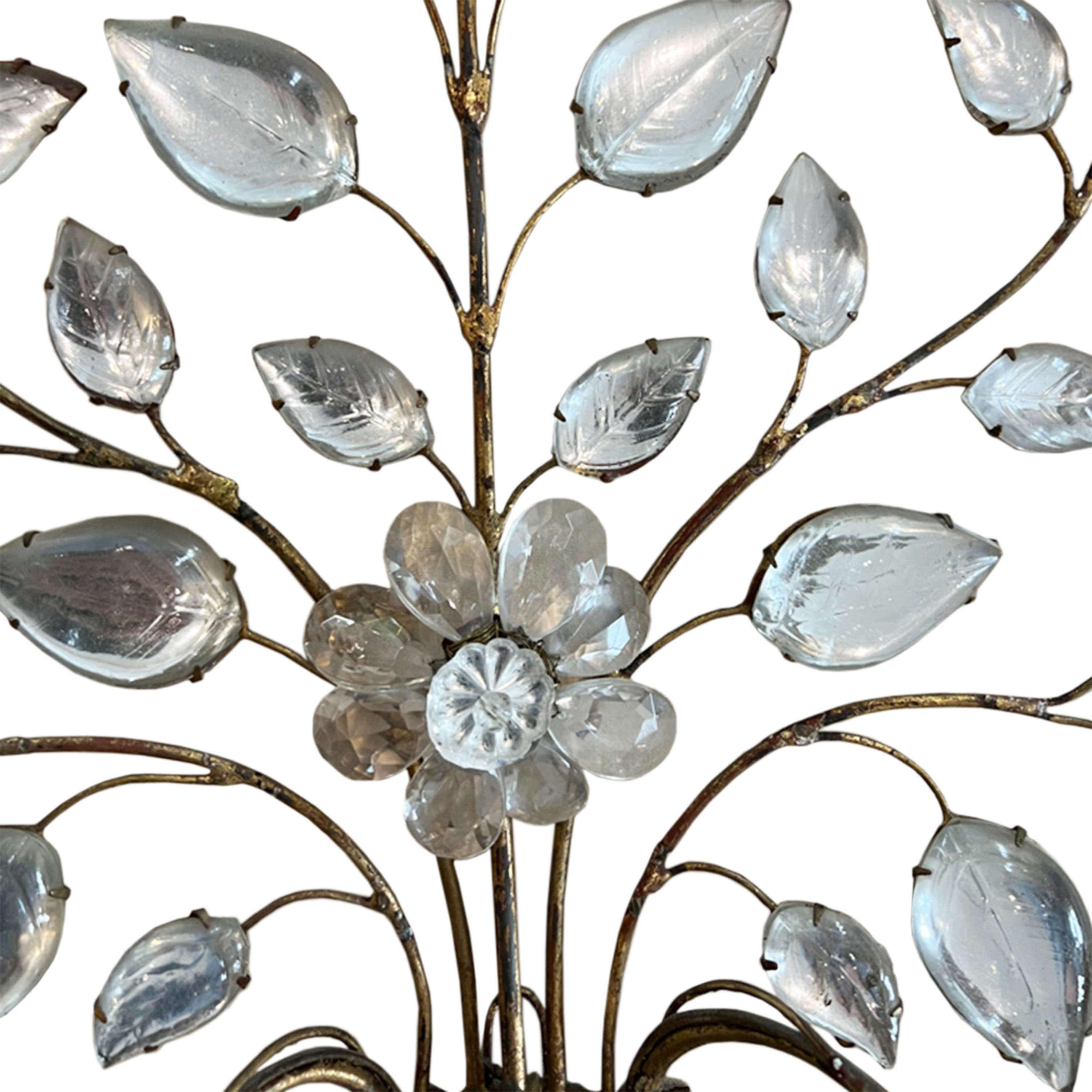 Una bellissima coppia di grandi appliques realizzate dalla Maison Baguès, Parigi, negli anni Cinquanta. Queste applique sono decorate con urne, foglie e fiori. 

Dai un'occhiata a tutte le nostre foto per vedere i dettagli del design.

Cerchiamo