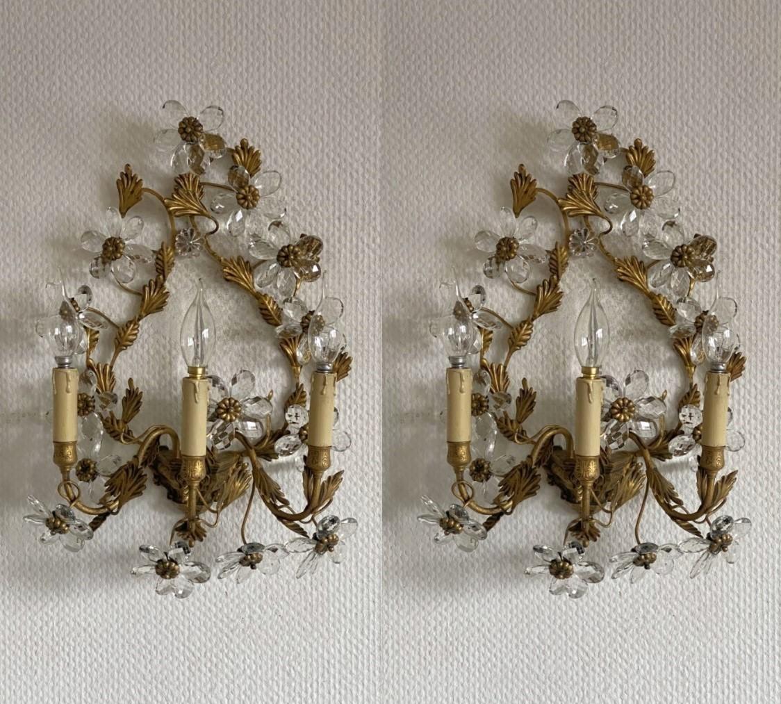 1930's Pair French Wrought Iron Crystal Thee-Light Wall Sconces by Maison Bagues (Art déco) im Angebot