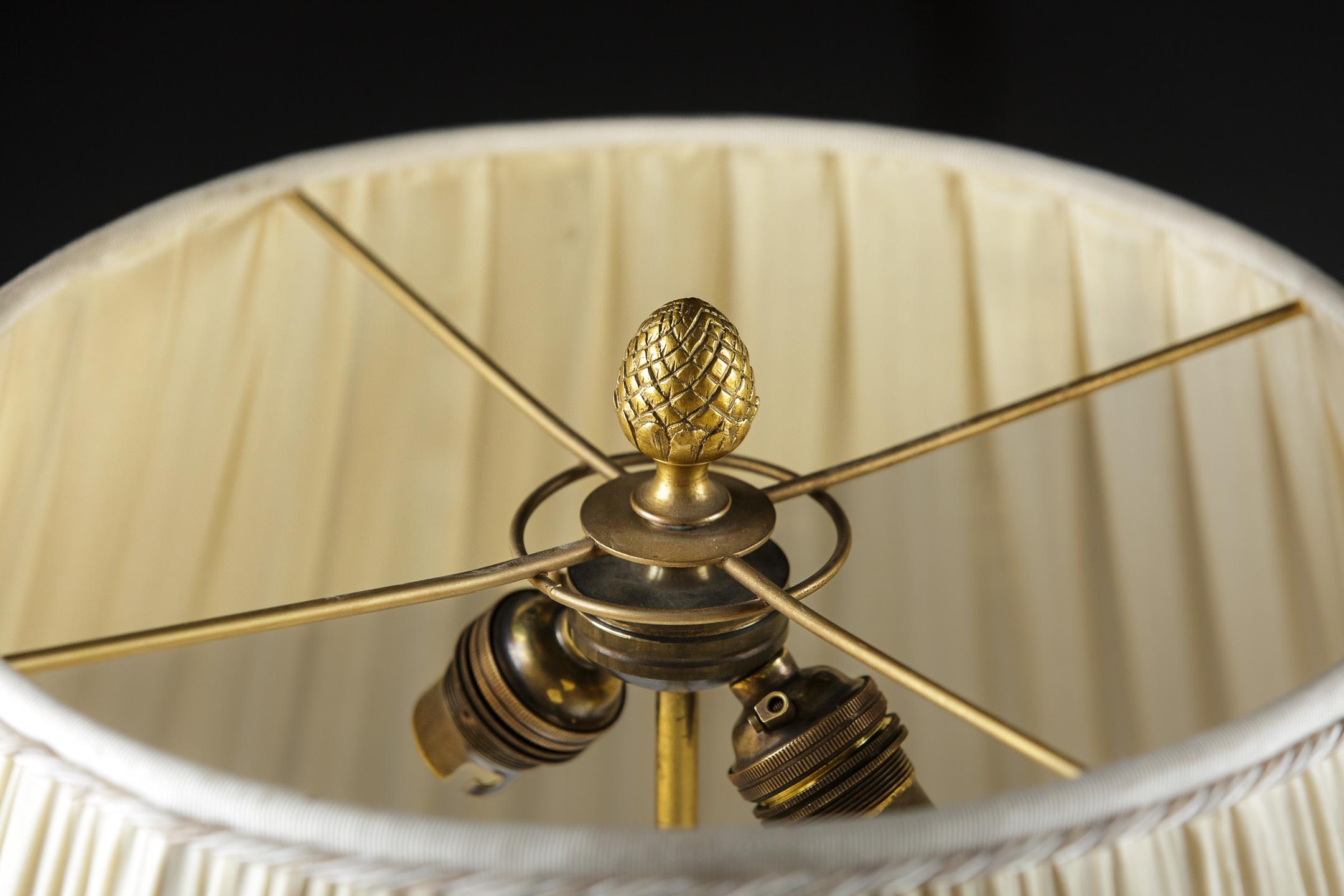 20ième siècle Paire de grandes lampes de bureau en onyx de style Maison Charles en vente