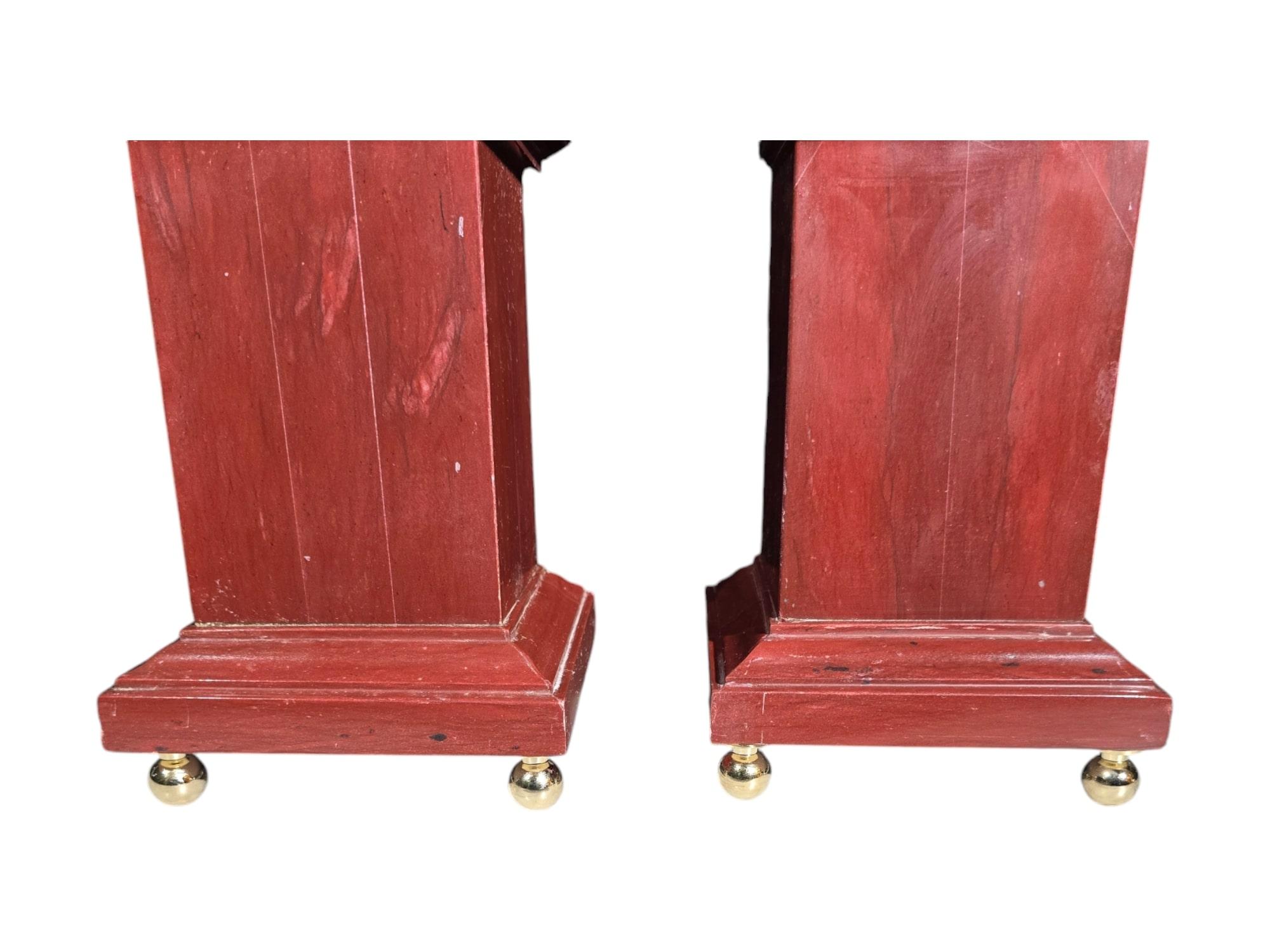 Coppia di grandi obelischi in malachite con base in diaspro rosso Panoramica: in vendita 5