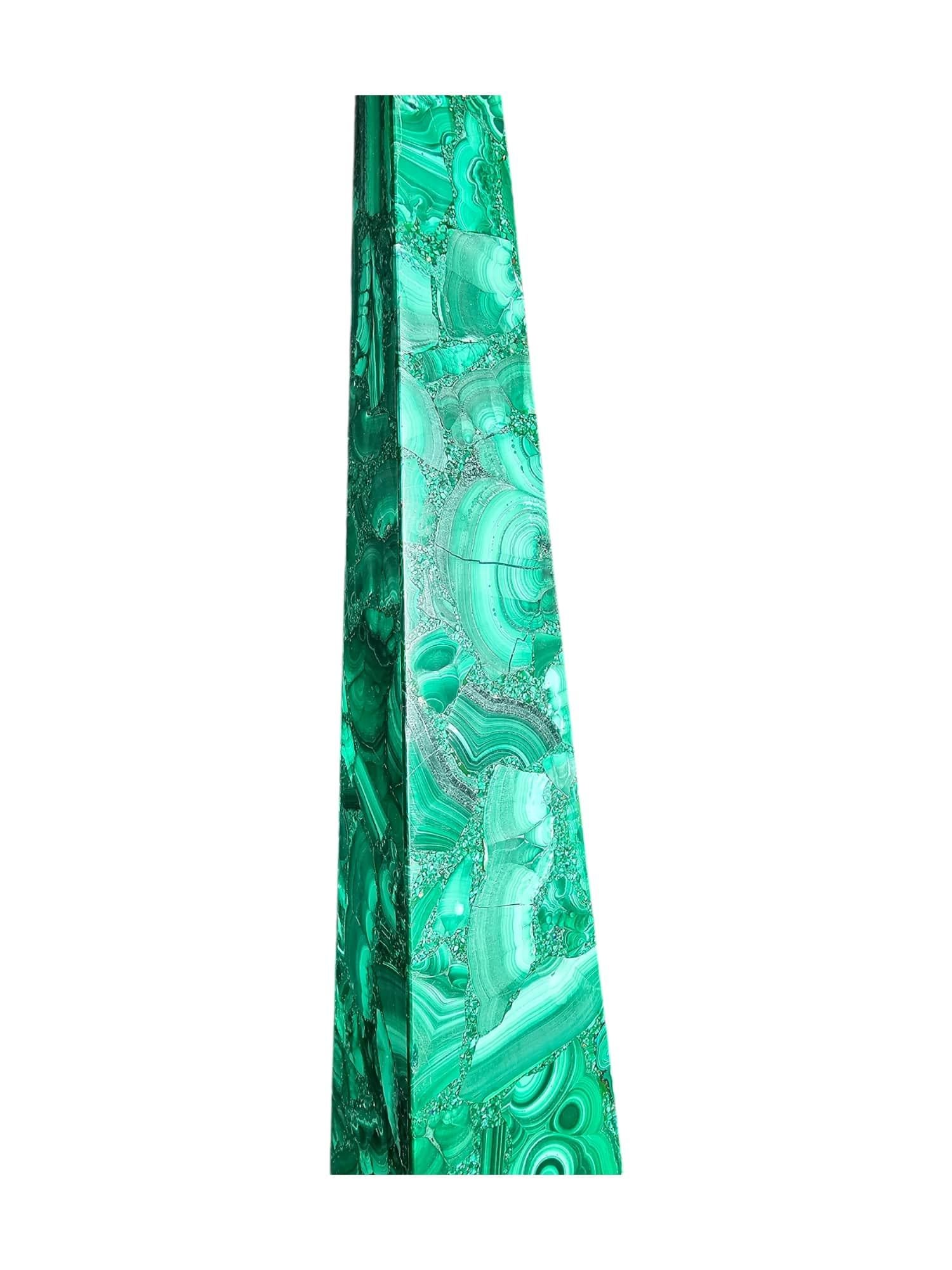 Coppia di grandi obelischi in malachite con base in diaspro rosso Panoramica: in vendita 2