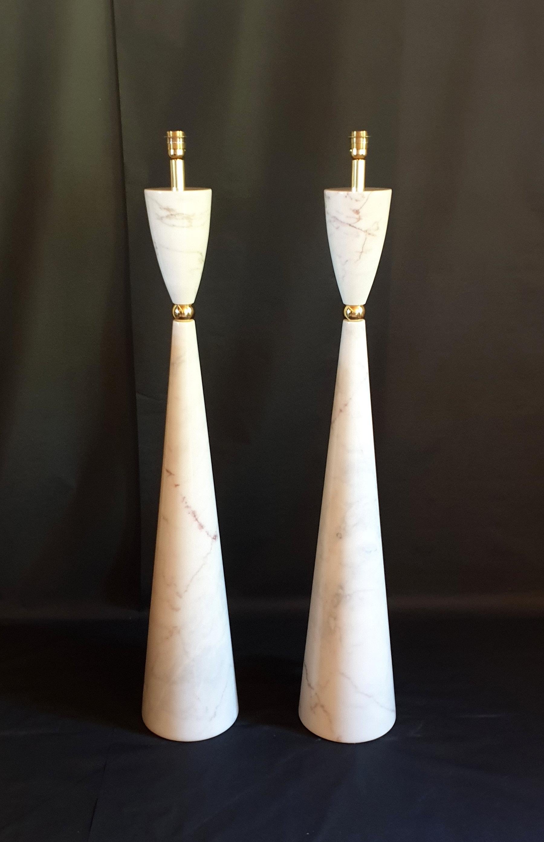 Pair of Large Marble and Brass Mid-Century Modern Floor Lamps, Italy, 1980s In Excellent Condition In Dallas, TX