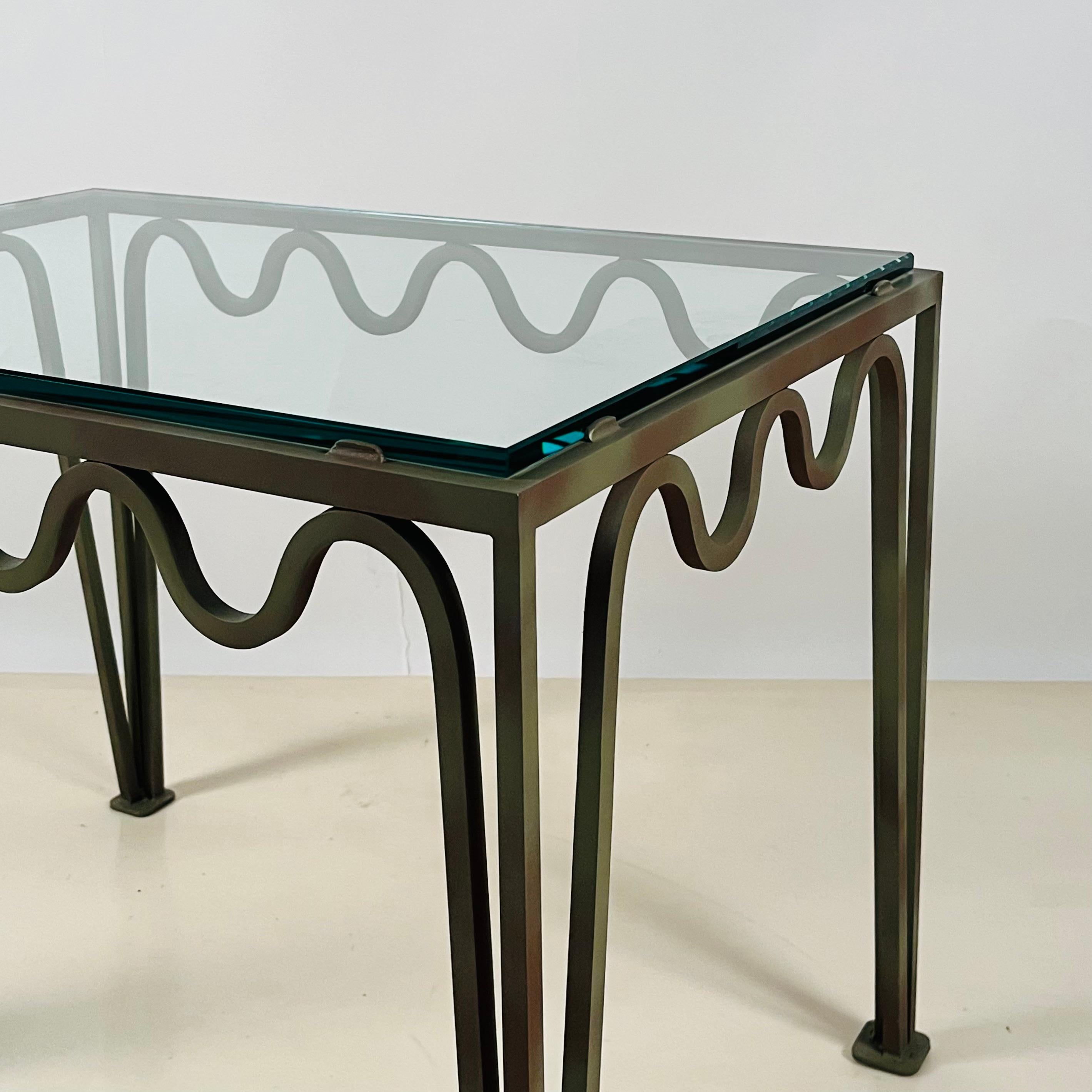 Paire de grandes tables d'appoint 'Méandre' en vert-de-gris et verre par Design Frères Neuf - En vente à Los Angeles, CA