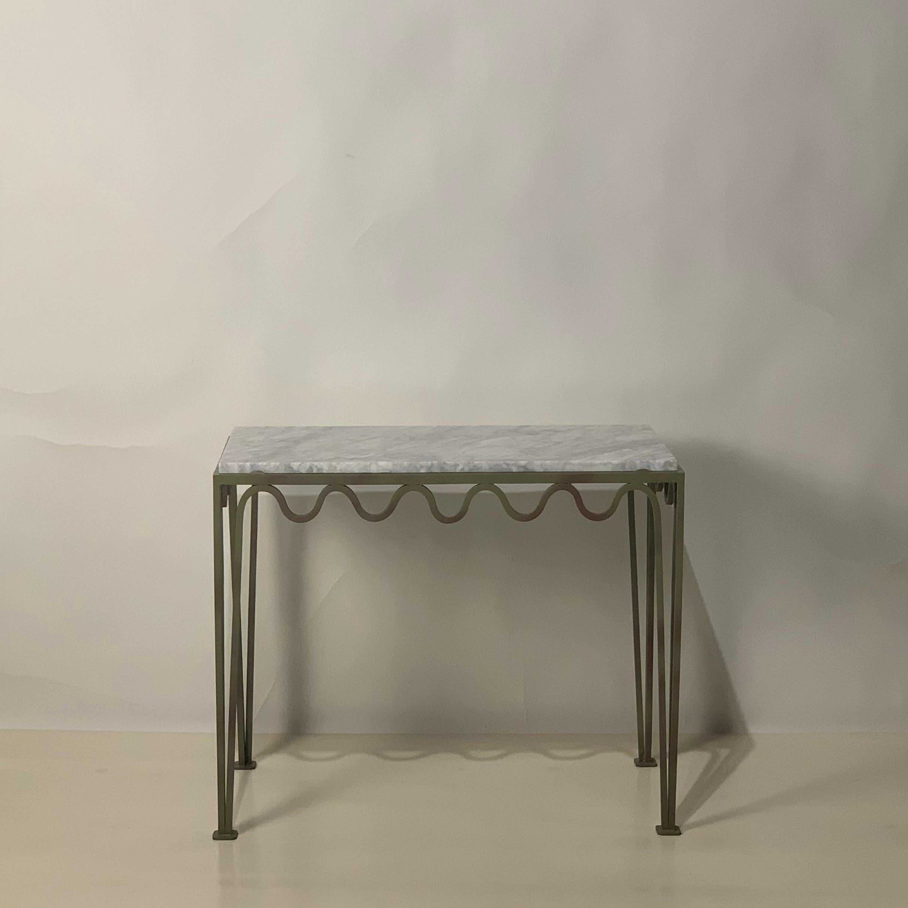 Français Paire de grandes tables de chevet en acier et marbre vert-de-gris 'Meandre' par Design Frères en vente
