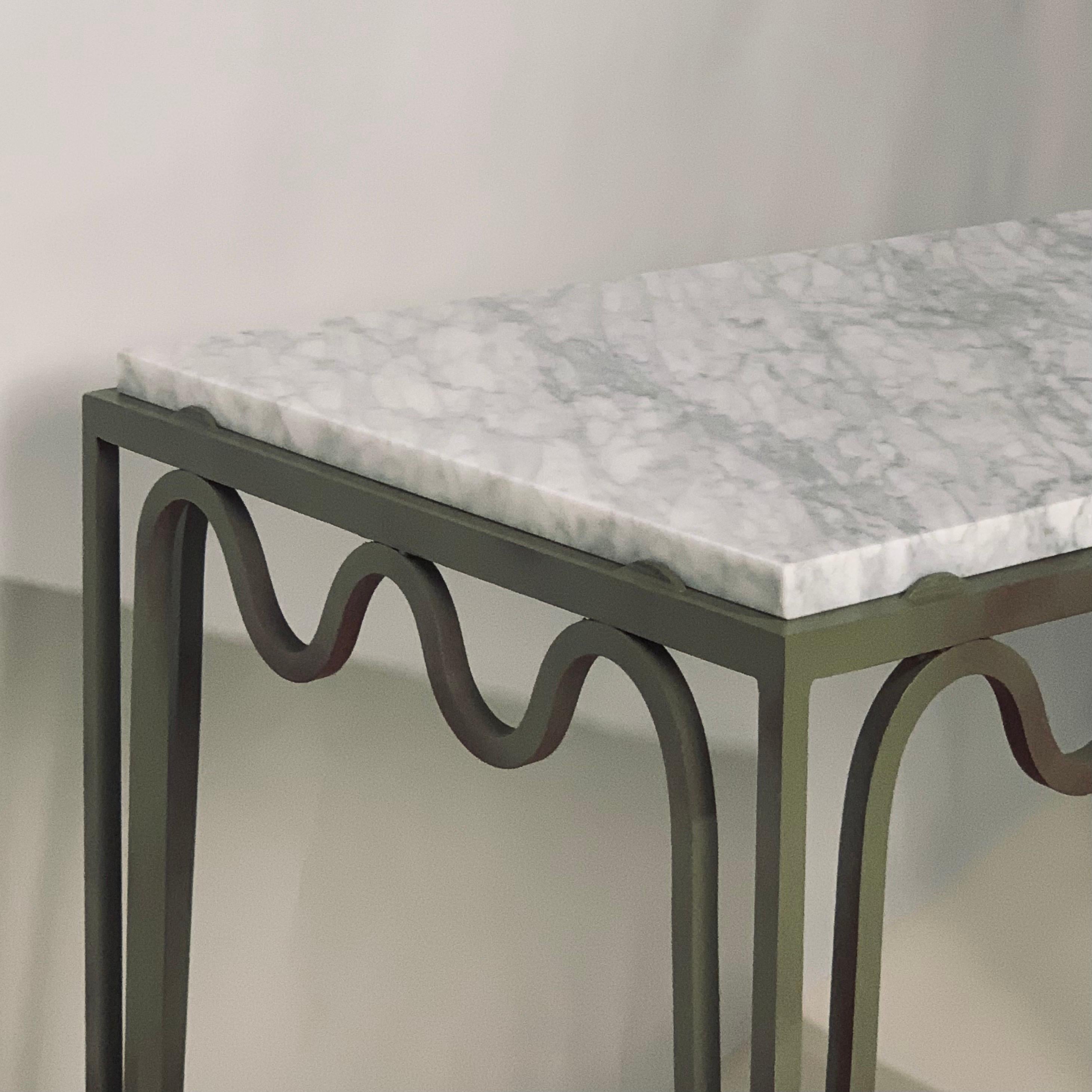 XXIe siècle et contemporain Paire de grandes tables de chevet en acier et marbre vert-de-gris 'Meandre' par Design Frères en vente