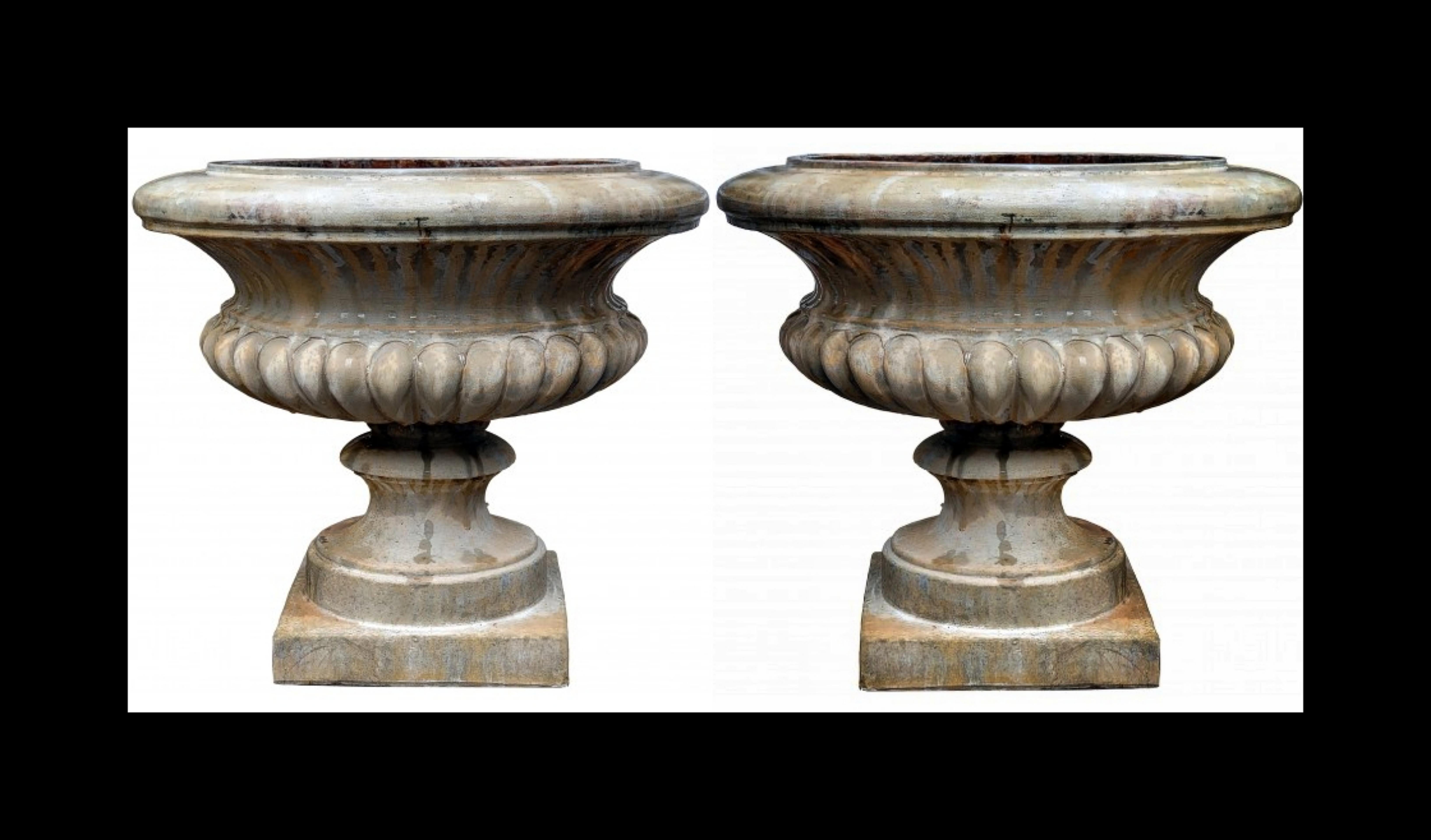 PAIR OF LARGE MEDICI TERRACOTTA GOBLETS FROM IMPRUNETA BACCELLATO 20th Century

Handmade in Tuscany.
Typical low and wide Medici chalice.
Impruneta terracotta.

HEIGHT 48 cm
DIAMETER 54 cm
WEIGHT 15 Kg
SQUARE BASE - SIDE X SIDE 28 X 28 cm
MATERIAL