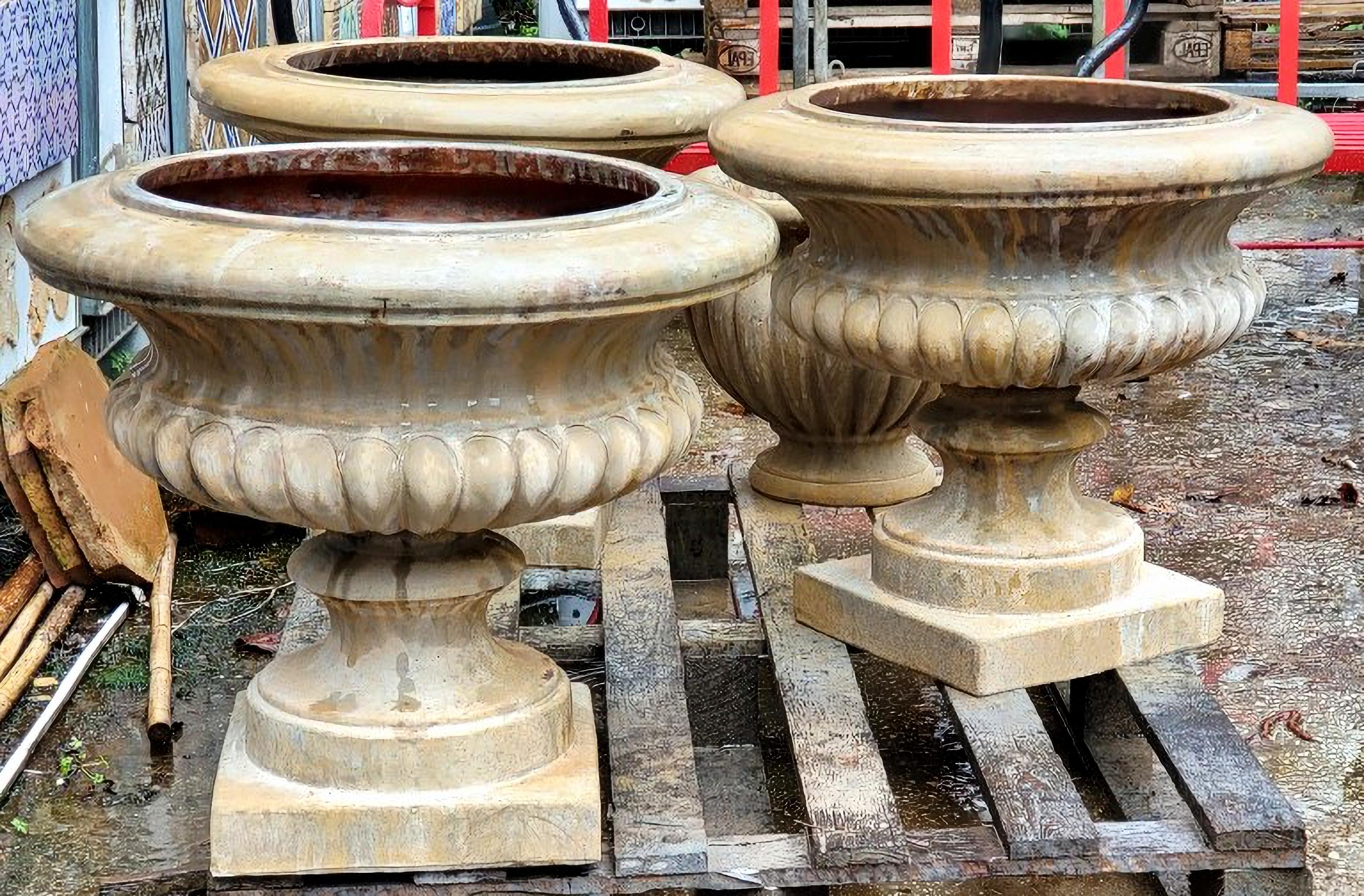 Italian PAIR OF LARGE MEDICI TERRACOTTA GOBLETS FROM IMPRUNETA BACCELLATO 20th Century For Sale