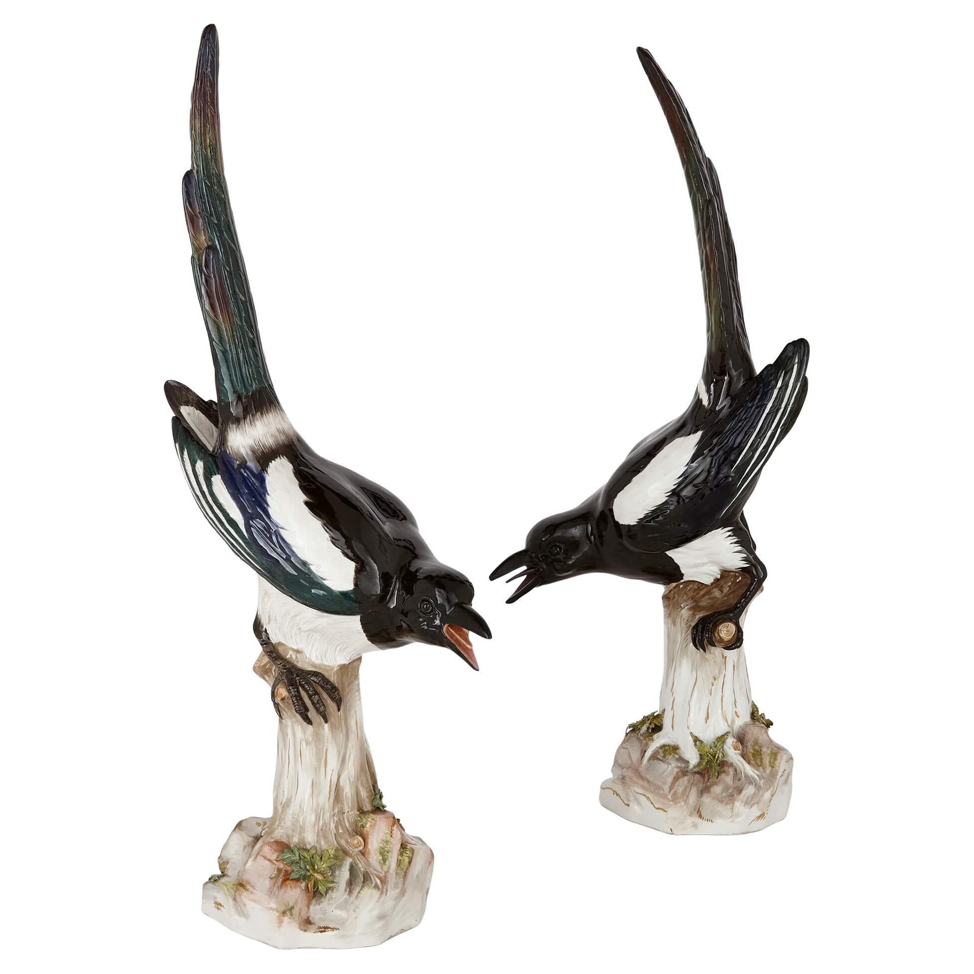 Pareja de grandes modelos de urracas de Meissen Porcelain en venta