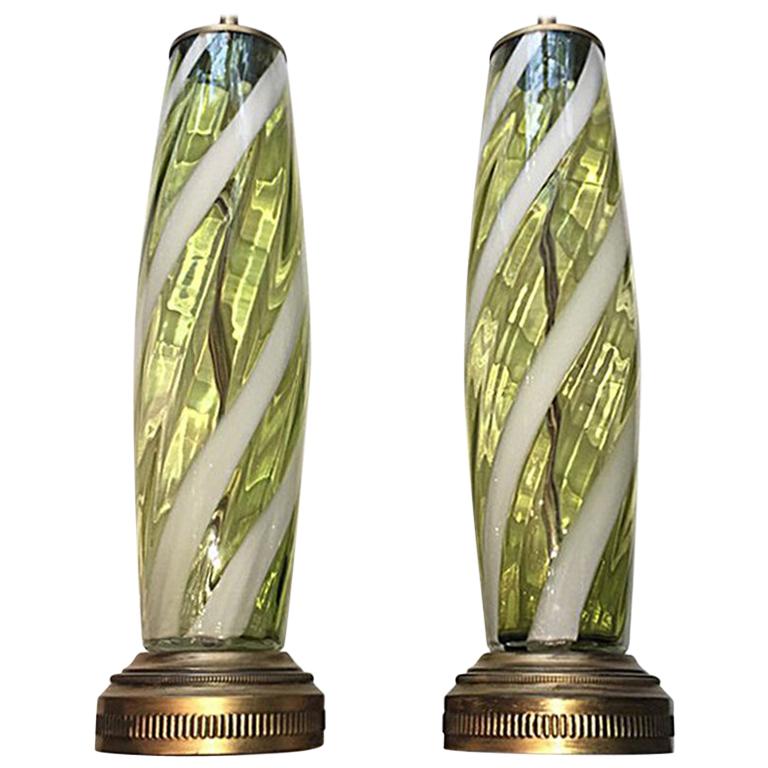 Paire de grandes lampes en verre mi-siècle moderne