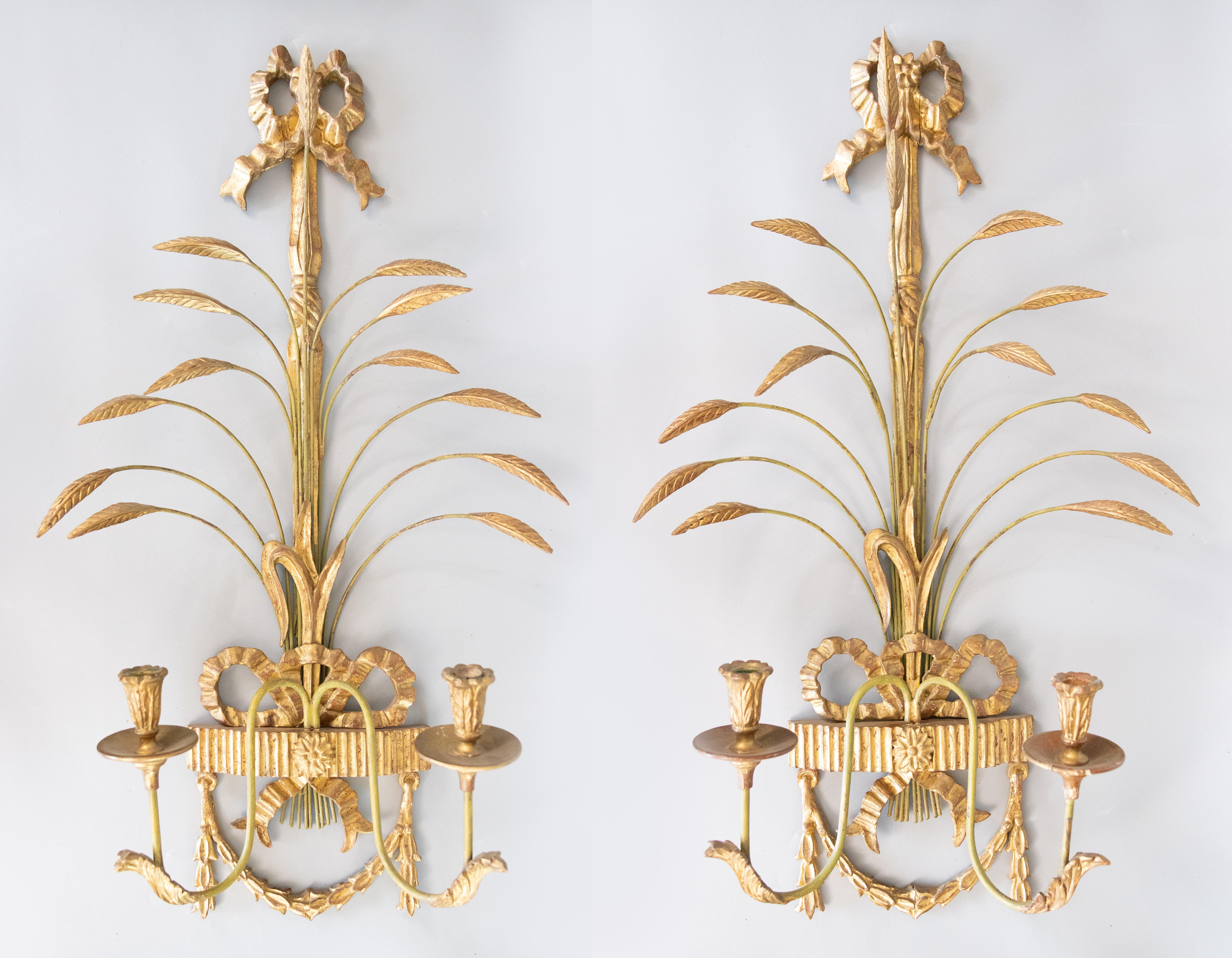 Paar große italienische Giltwood-Bögen aus der Mitte des Jahrhunderts & Weizen-Kerzenstummel aus Zinn im Angebot 8