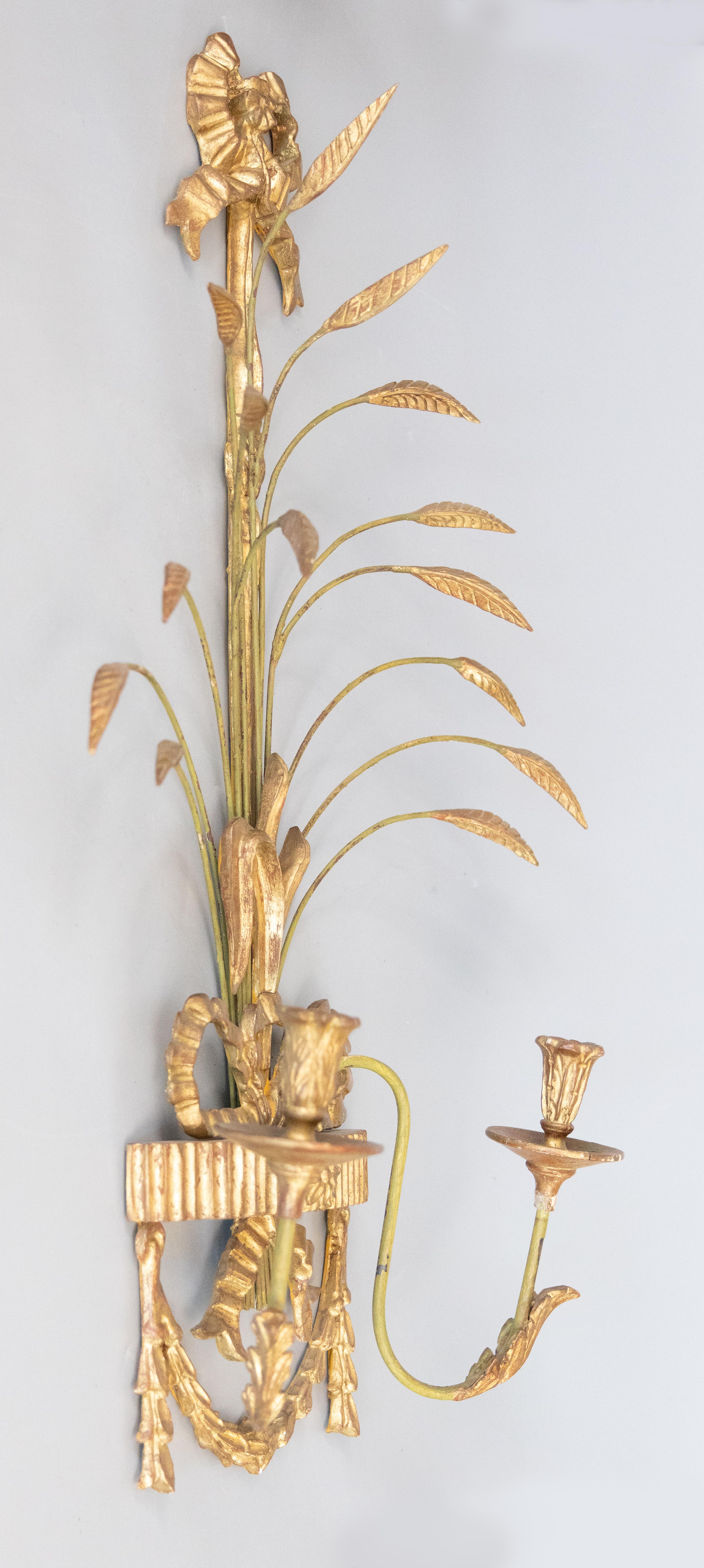 Paar große italienische Giltwood-Bögen aus der Mitte des Jahrhunderts & Weizen-Kerzenstummel aus Zinn im Zustand „Gut“ im Angebot in Pearland, TX