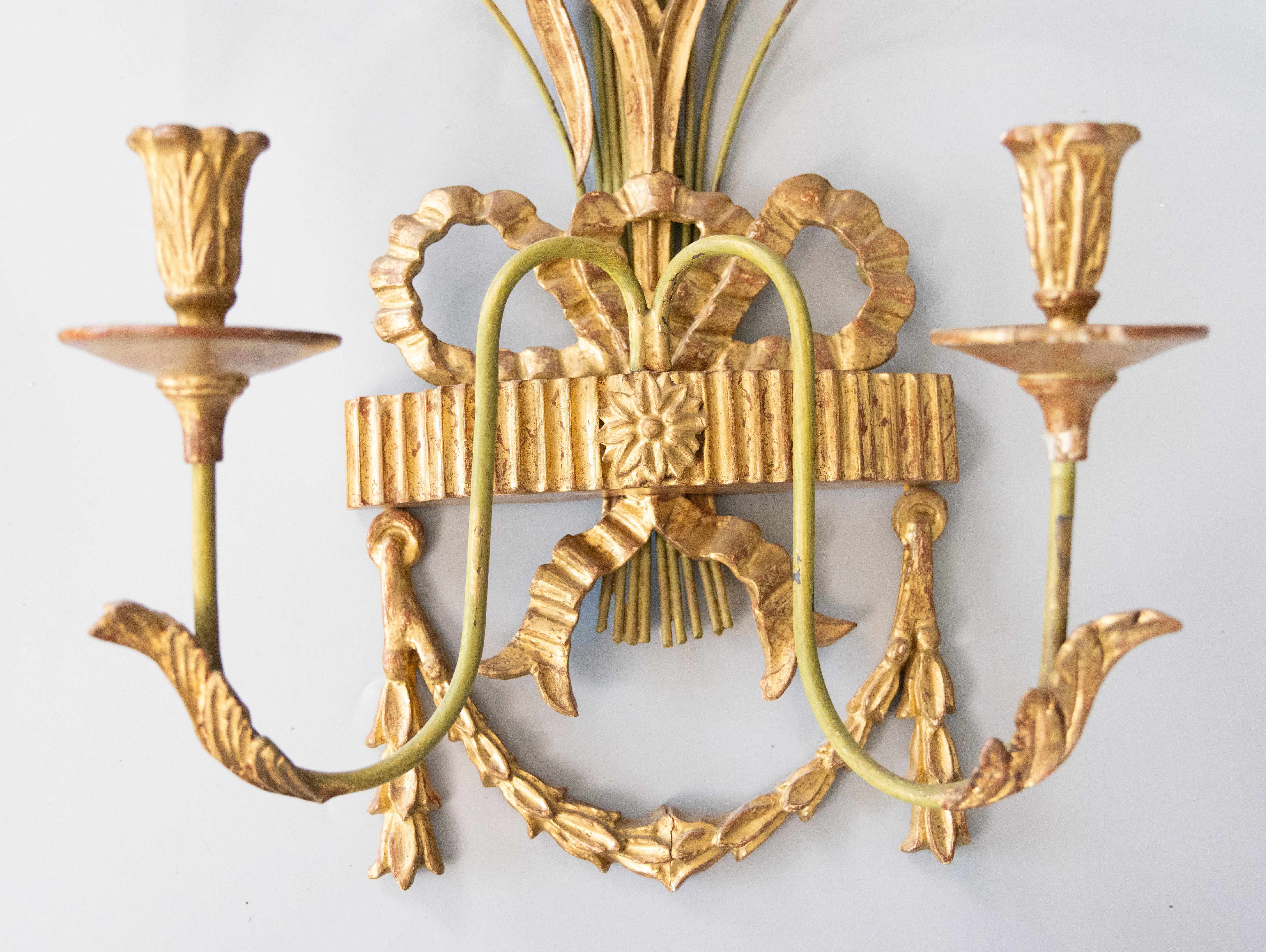 Paar große italienische Giltwood-Bögen aus der Mitte des Jahrhunderts & Weizen-Kerzenstummel aus Zinn (Feinblech) im Angebot