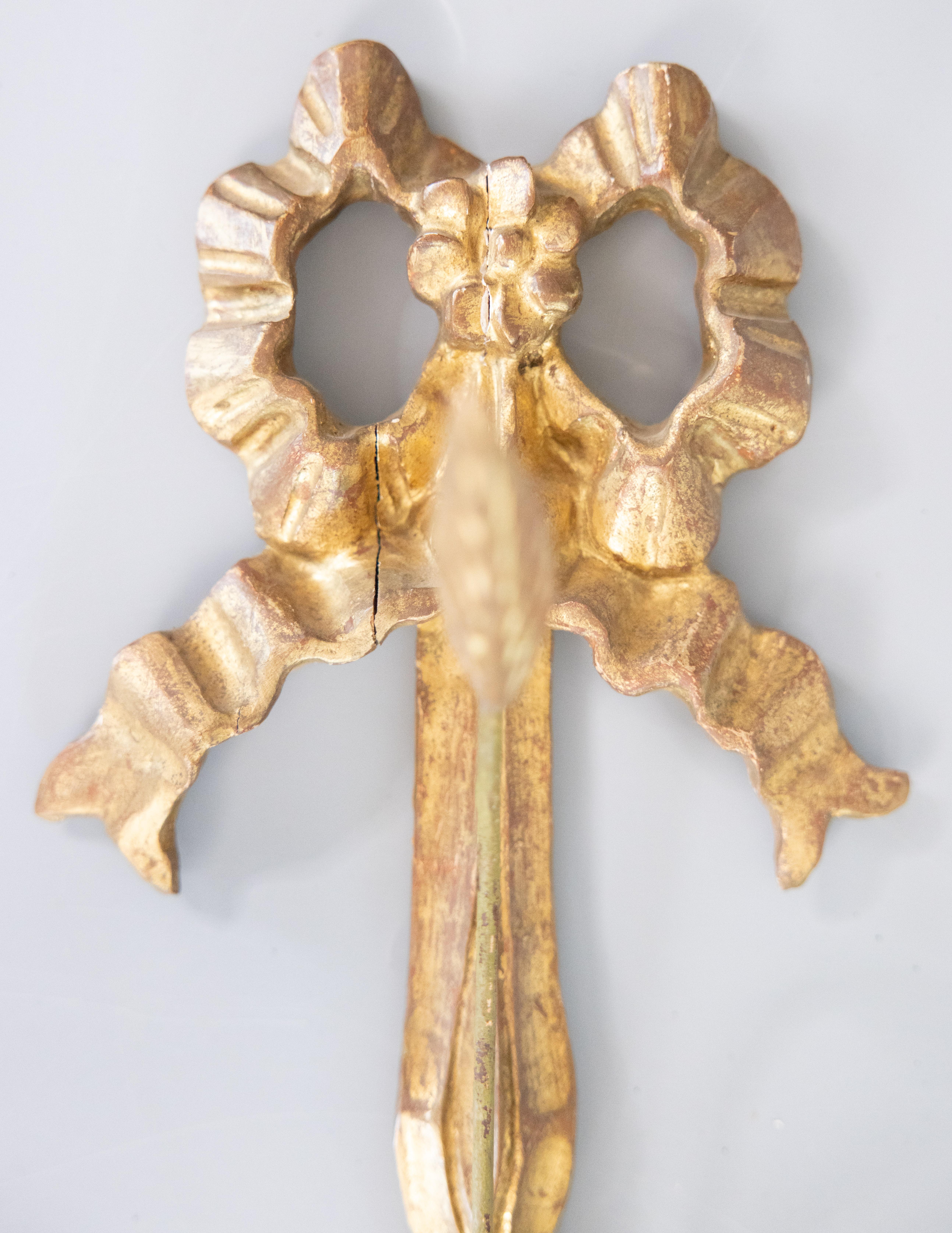 Paar große italienische Giltwood-Bögen aus der Mitte des Jahrhunderts & Weizen-Kerzenstummel aus Zinn im Angebot 2