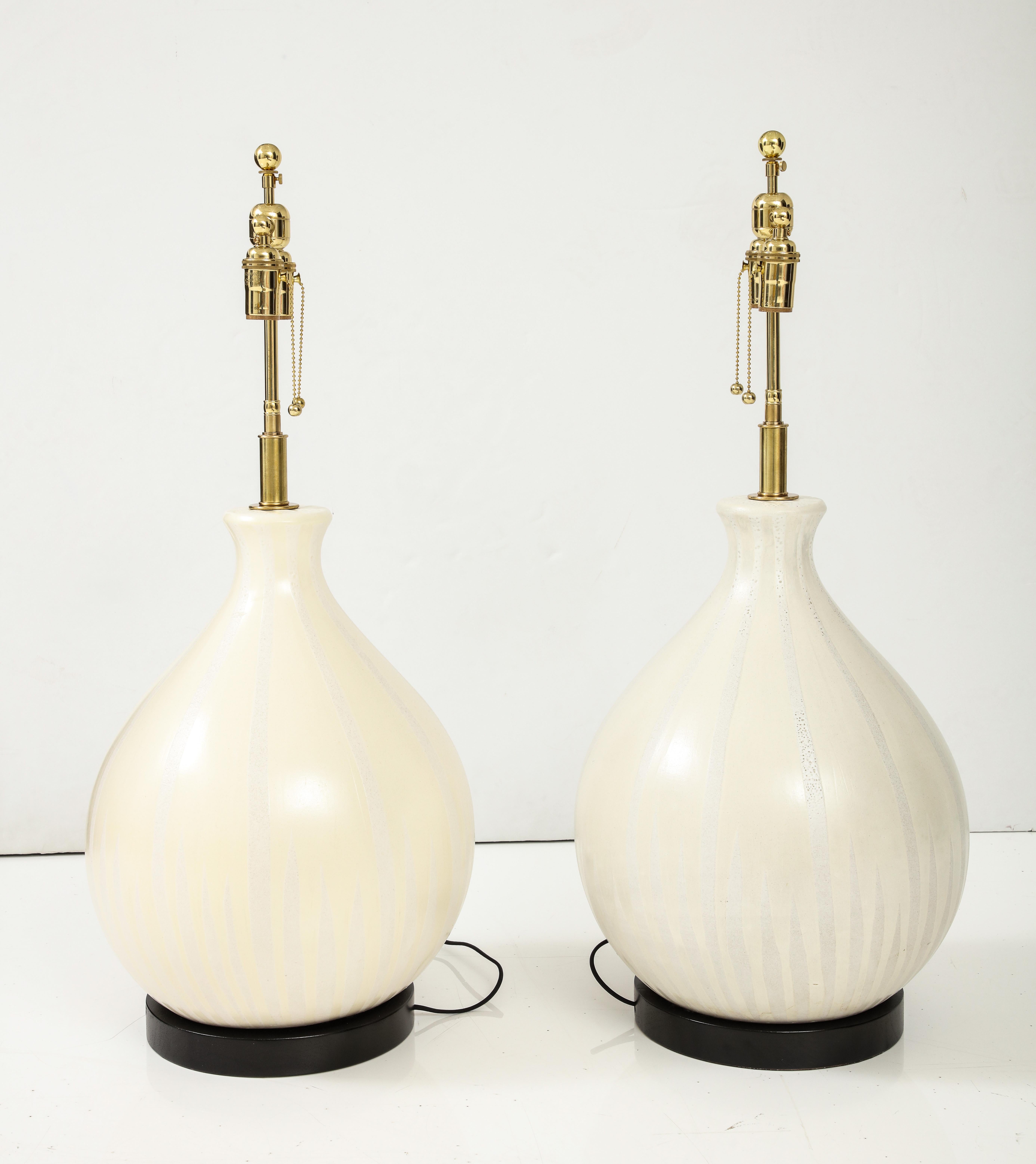 Late 20th Century Pair of Large Mid-Century Modern Balloon Shaped Ceramic Lamps For Sale