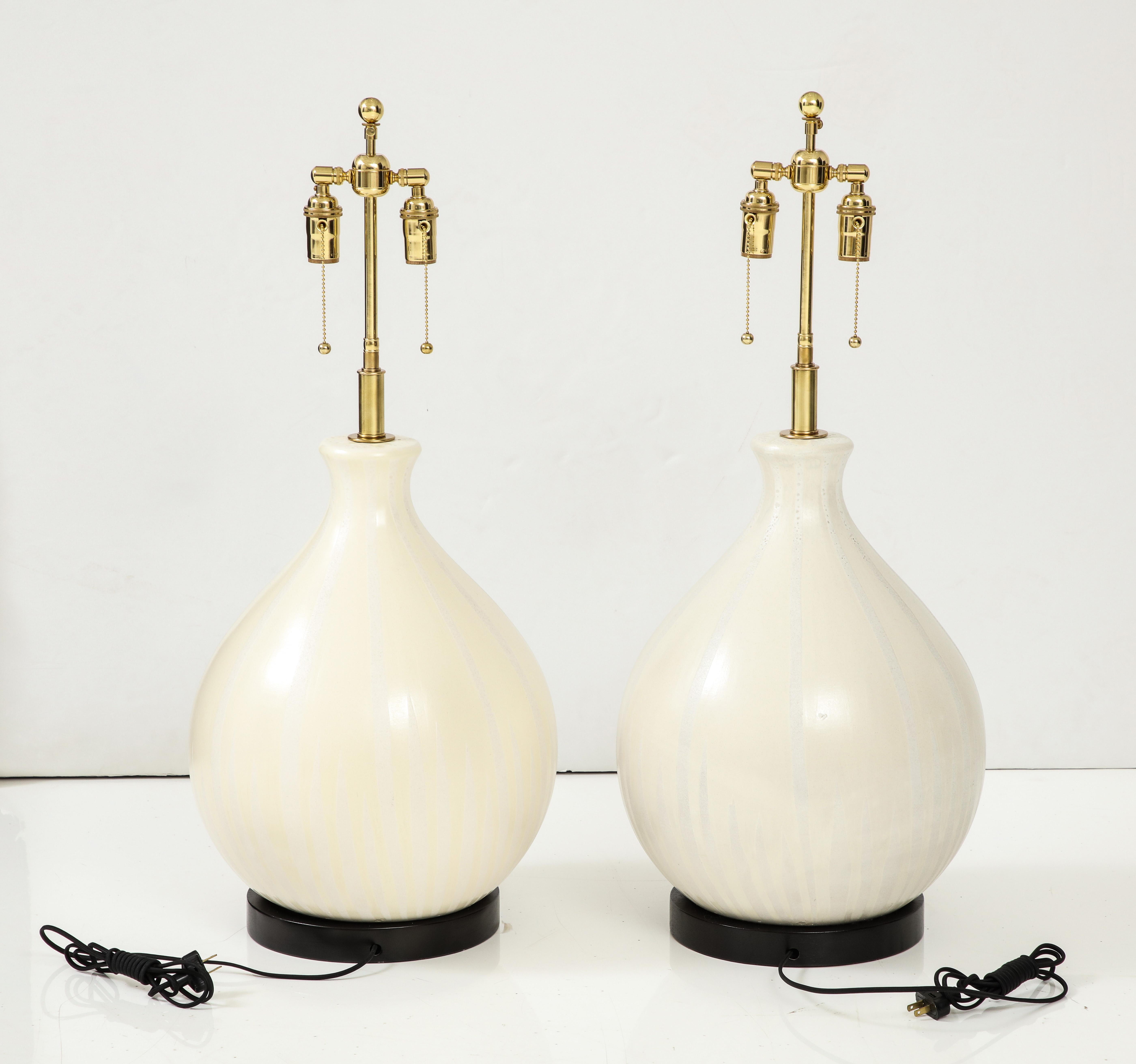 Pair of Large Mid-Century Modern Balloon Shaped Ceramic Lamps For Sale 4