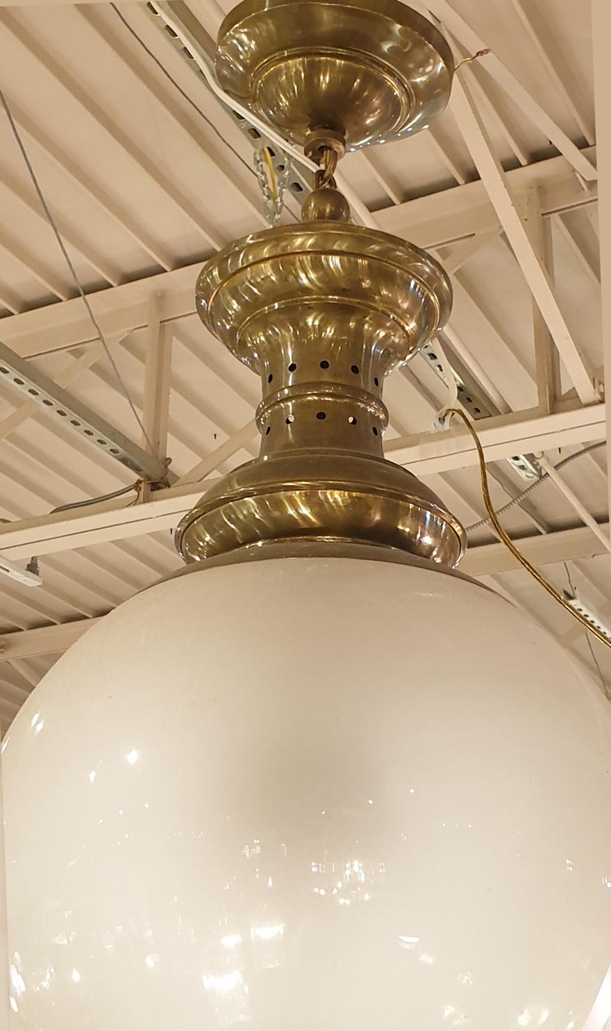 Pair of Large Mid-Century Modern Brass and Glass Chandeliers by Dominioni, 1960s In Excellent Condition In Dallas, TX