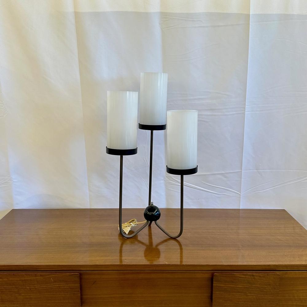 Kurt Versen, Mid-Century Modern, Three Arm Table Lamps, Steel, Brass, USA, 1960s In Good Condition For Sale In Stamford, CT