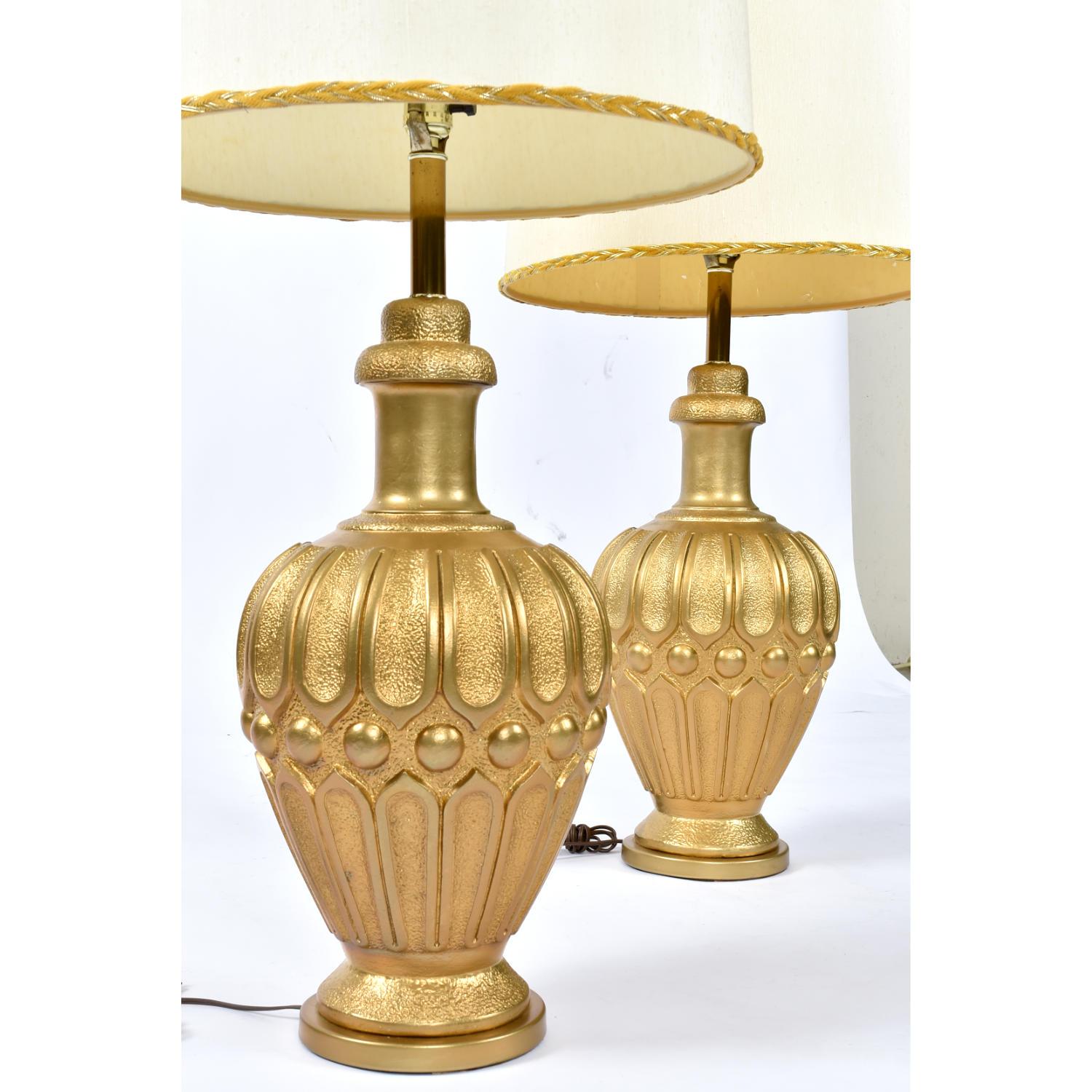Mid-20th Century Pair of Large Mid-Century Modern Gold Colored Genie Lamps on Brass Bases For Sale