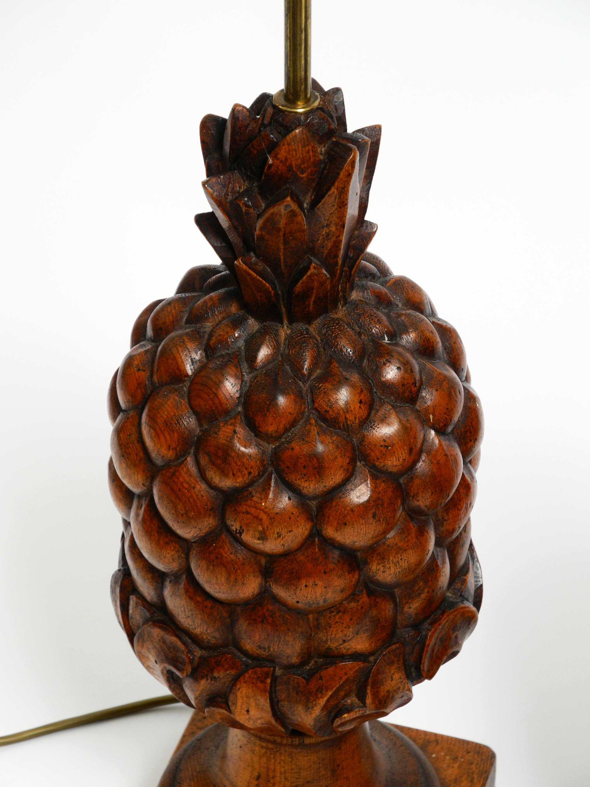 Pair of large Mid Century Modern Pineapple table lamps made of stained pinewood en vente 6