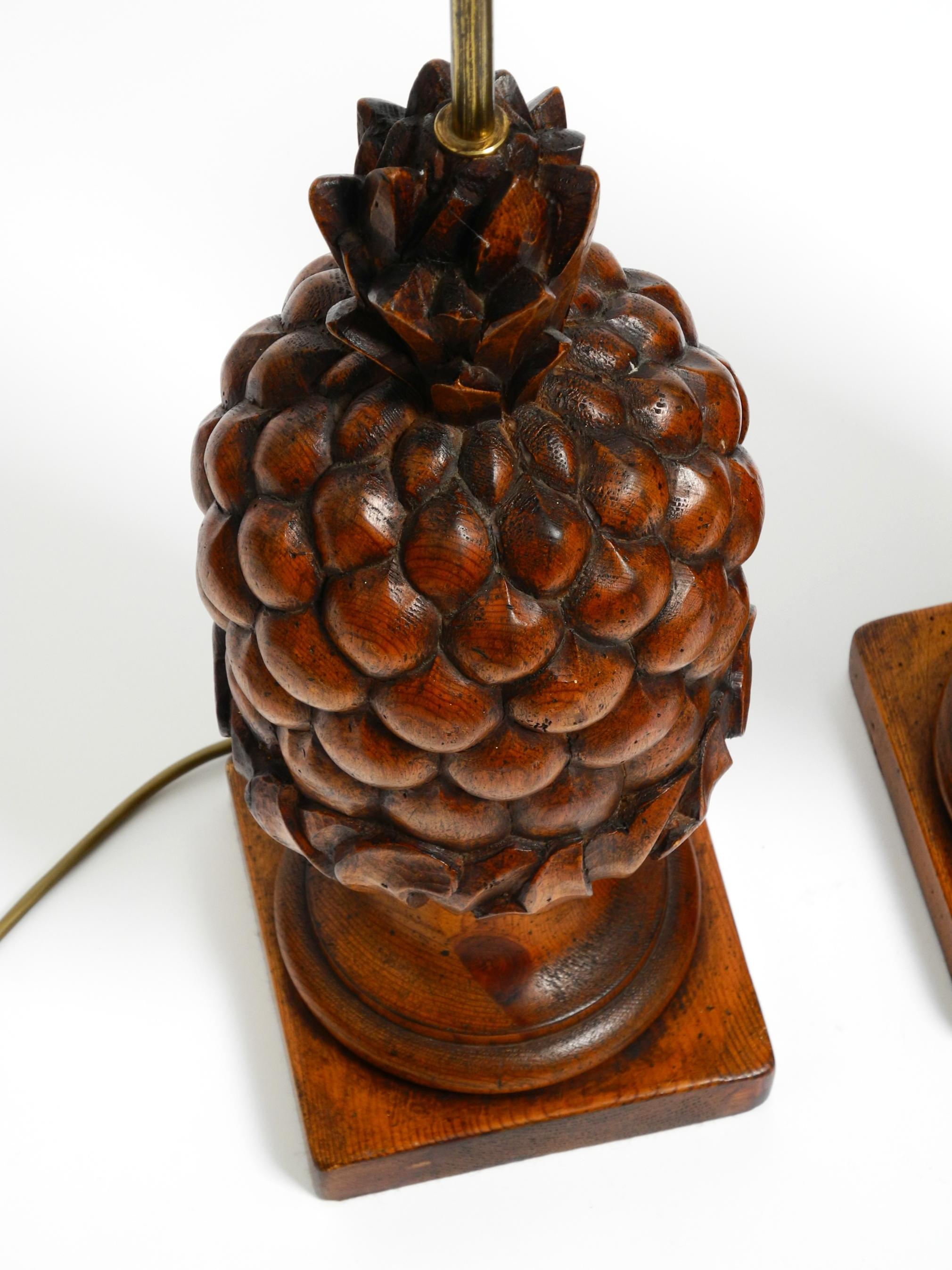 Pair of large Mid Century Modern Pineapple table lamps made of stained pinewood en vente 7