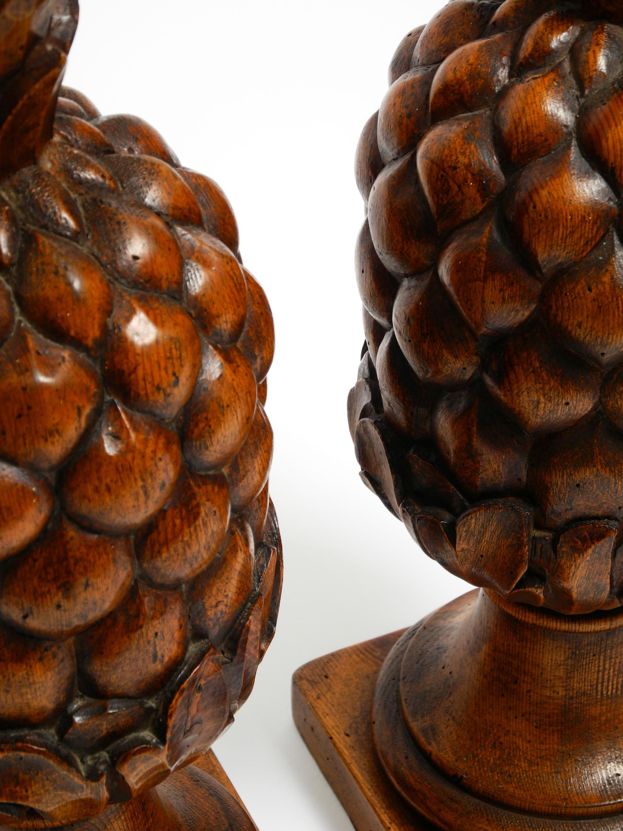 Pair of large Mid Century Modern Pineapple table lamps made of stained pinewood en vente 8