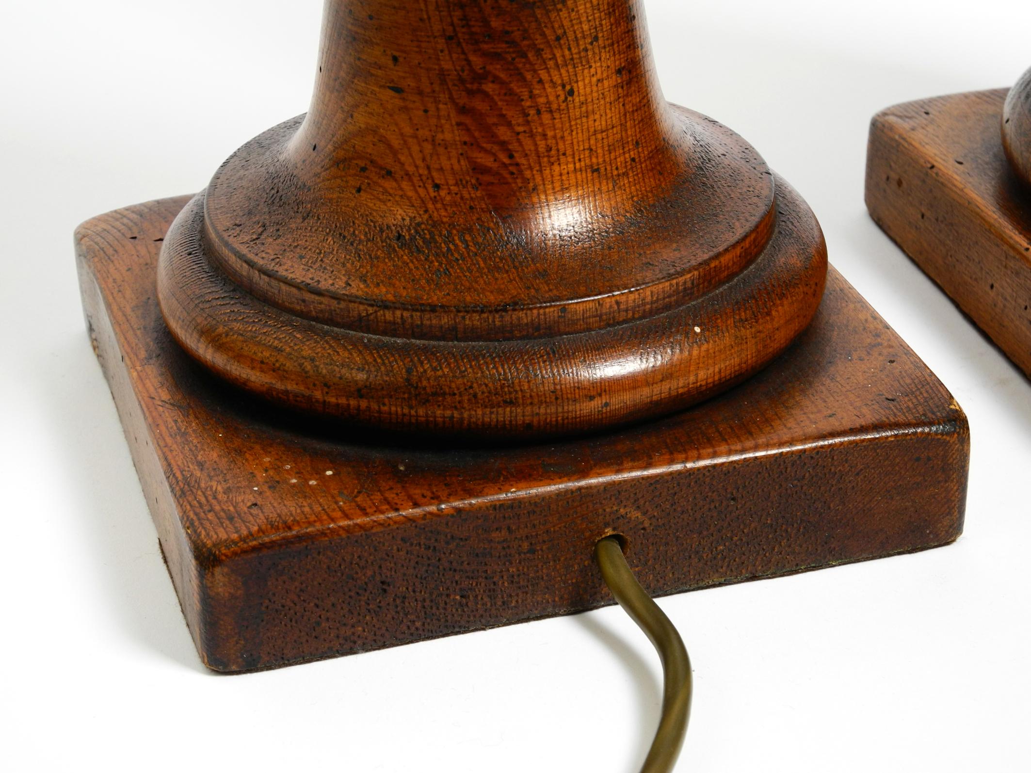 Pair of large Mid Century Modern Pineapple table lamps made of stained pinewood en vente 12