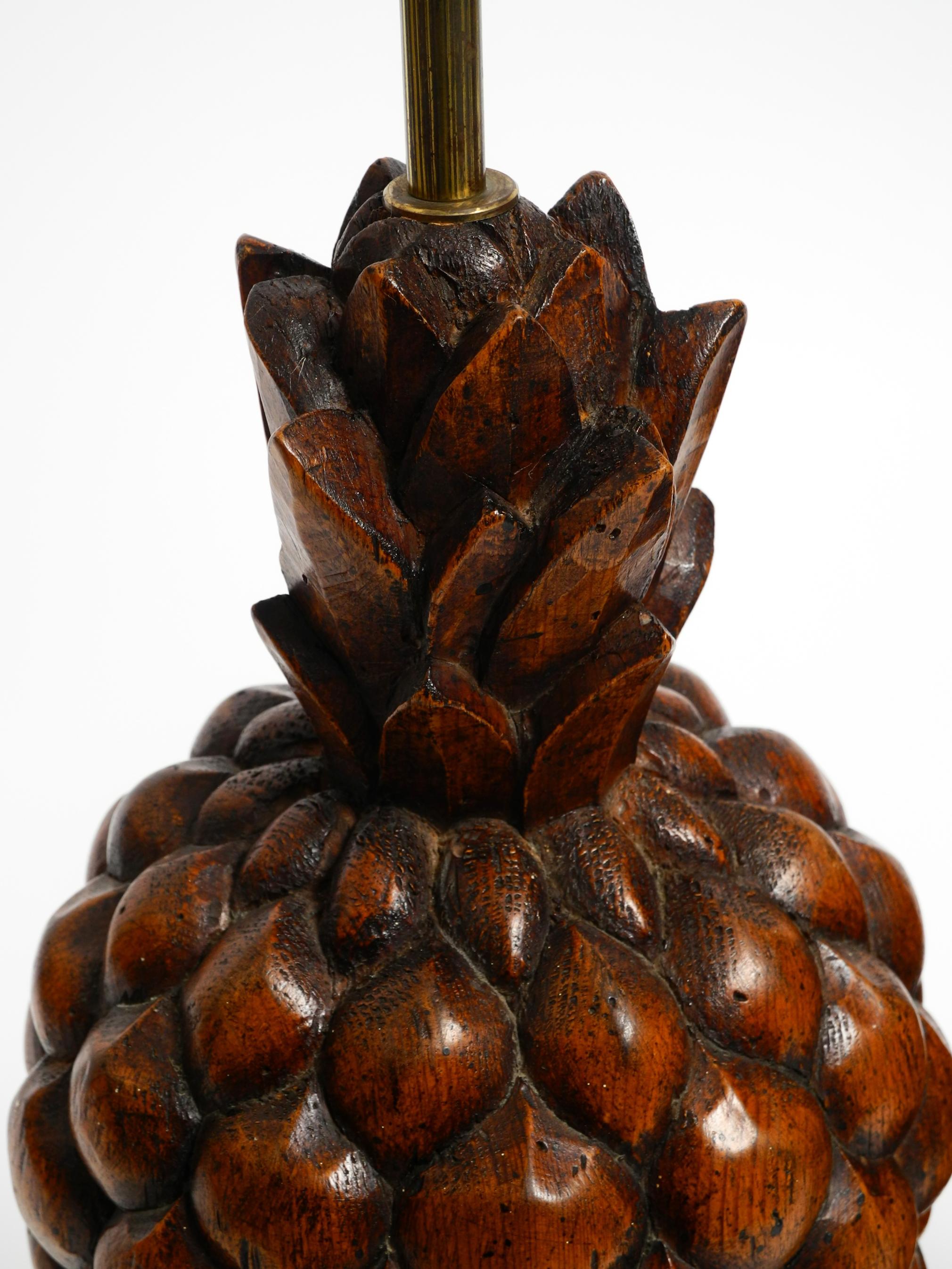Pair of large Mid Century Modern Pineapple table lamps made of stained pinewood en vente 2