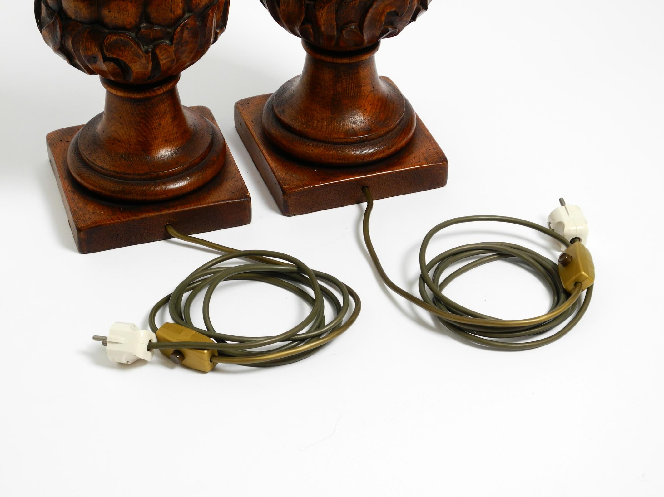 Pair of large Mid Century Modern Pineapple table lamps made of stained pinewood en vente 3
