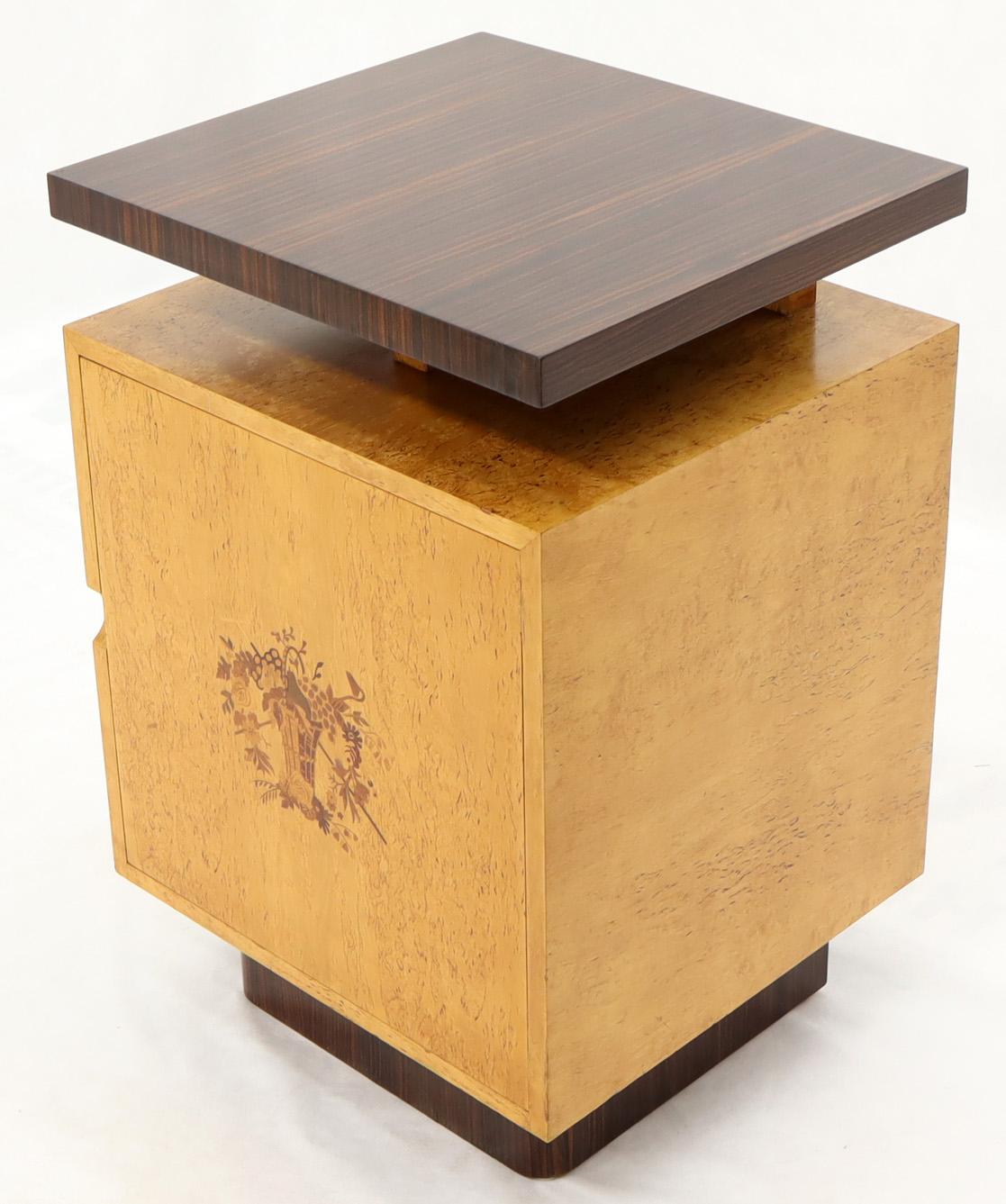 Paar große Mid-Century Modern-Beistelltische aus Rosenholz und Vogelaugenahorn (Lackiert) im Angebot
