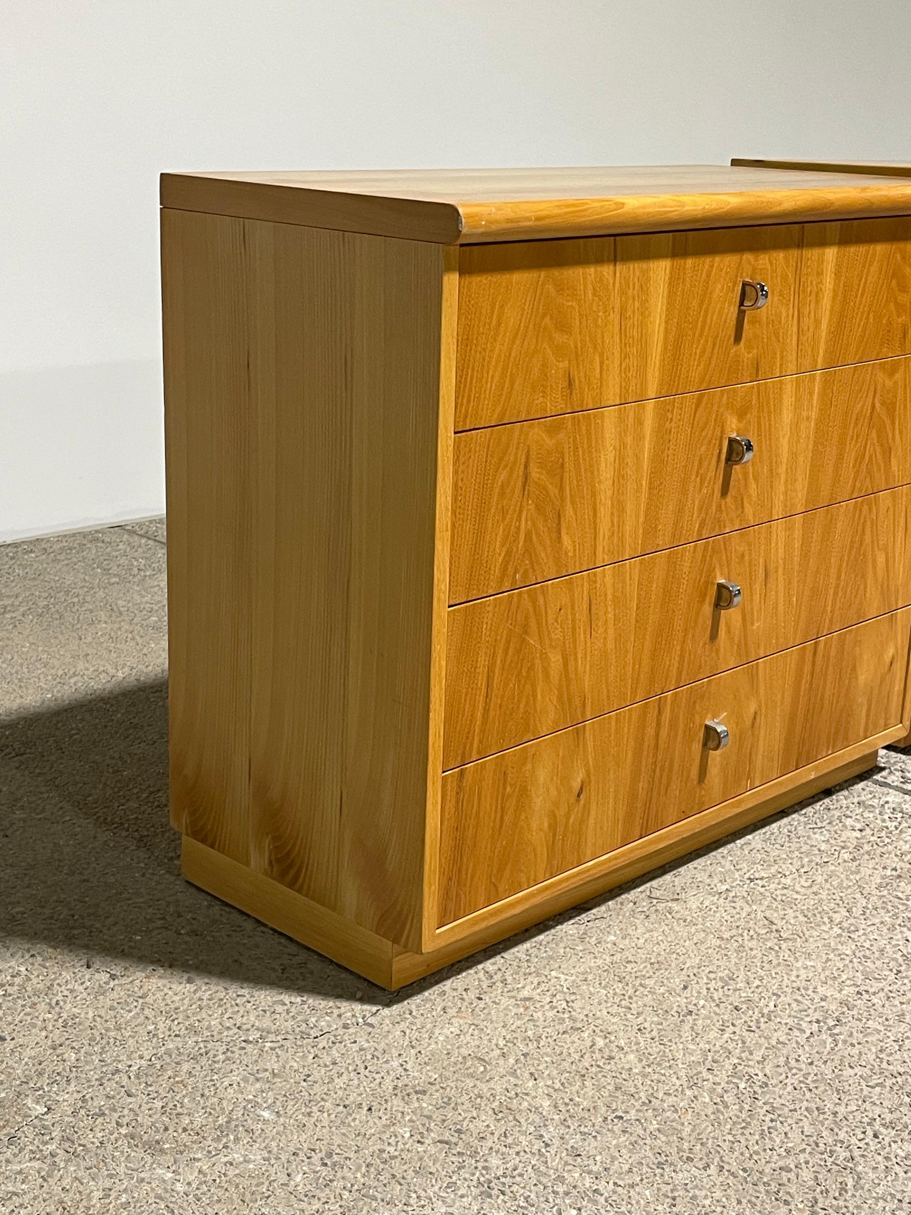 Mid-Century moderno Coppia di grandi comodini del Mid Century di Founders in vendita