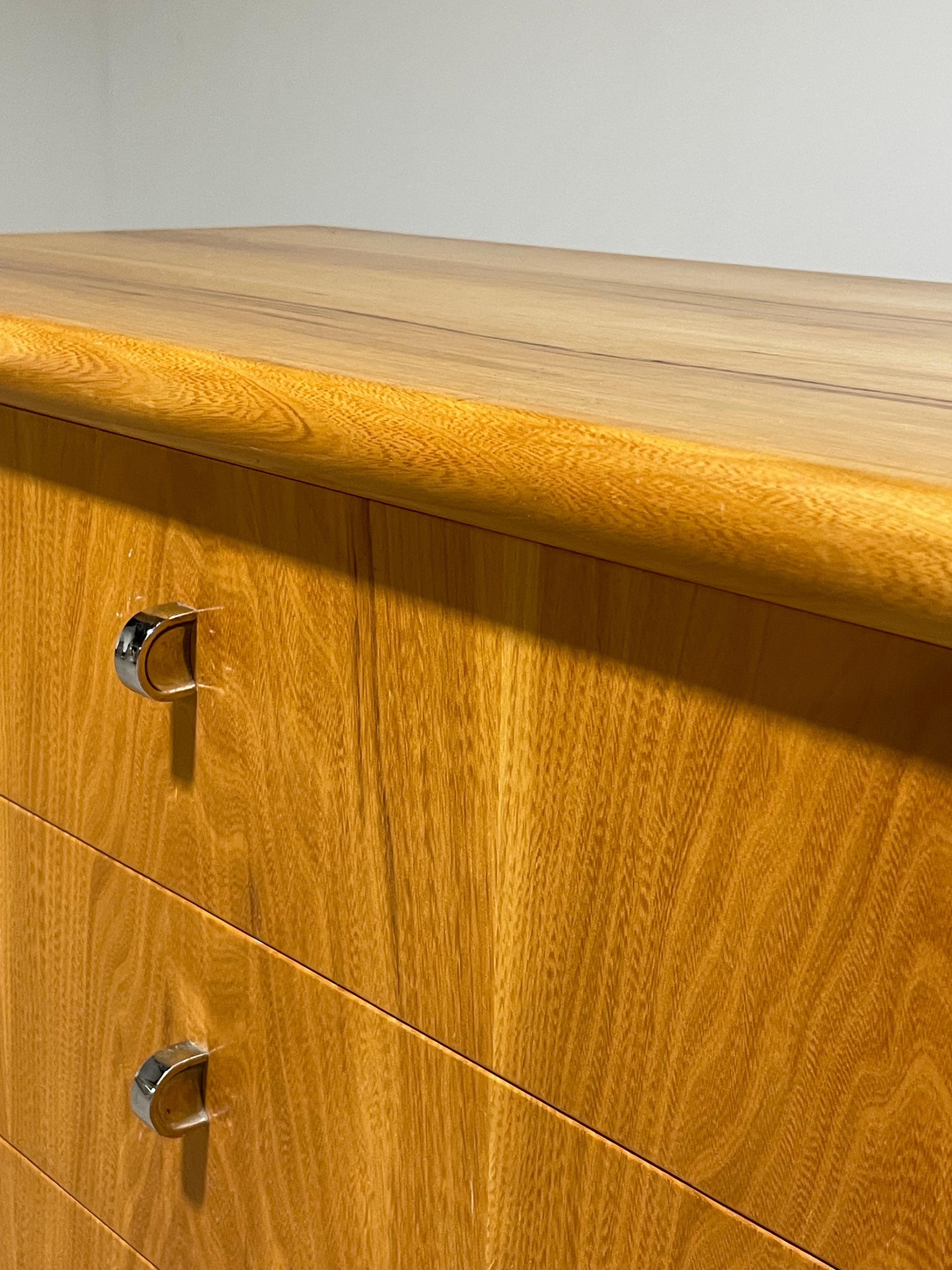 Americano Coppia di grandi comodini del Mid Century di Founders in vendita