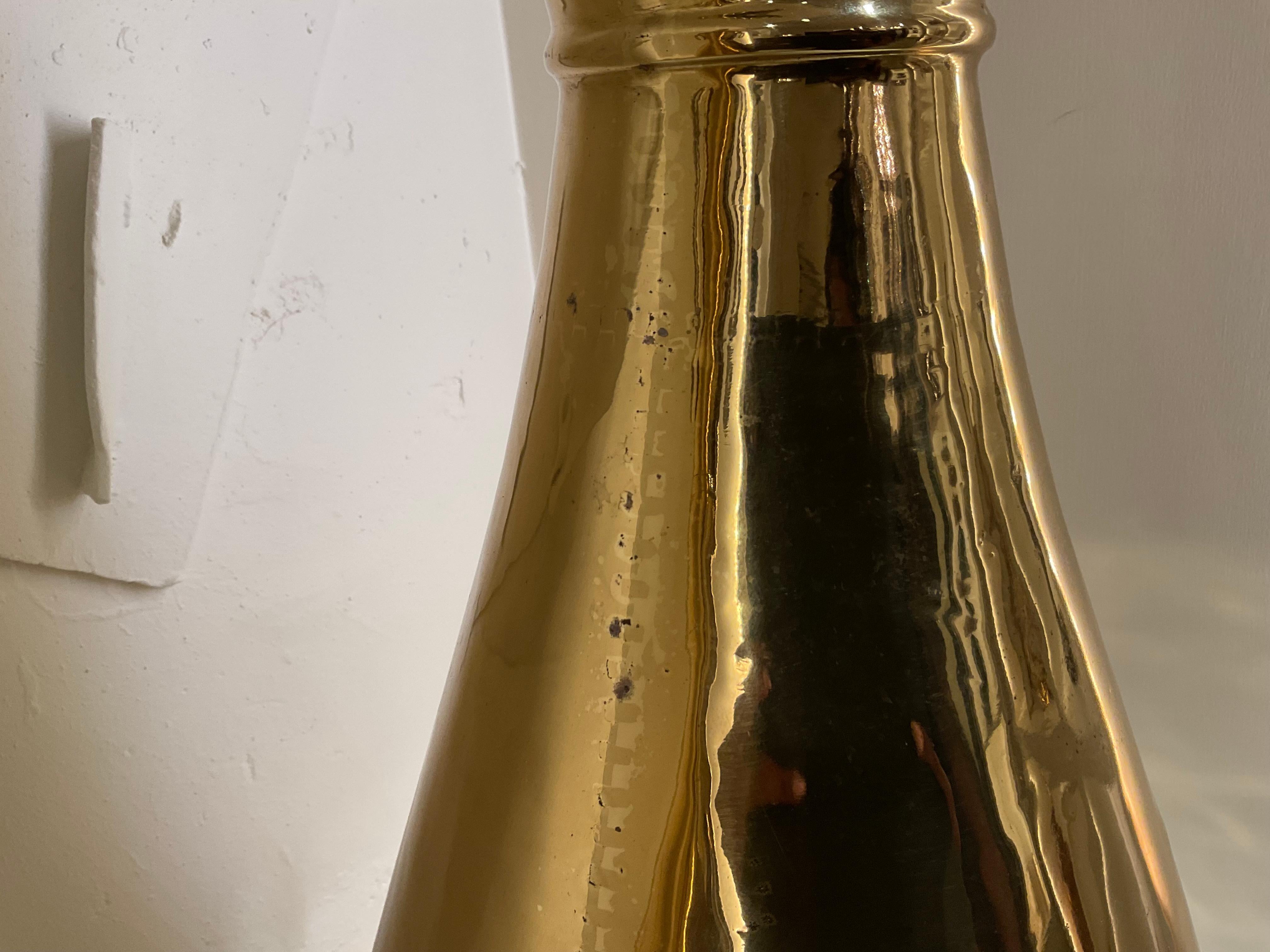 Paire de grandes lampes de table en laiton poli du milieu du siècle dernier en vente 2