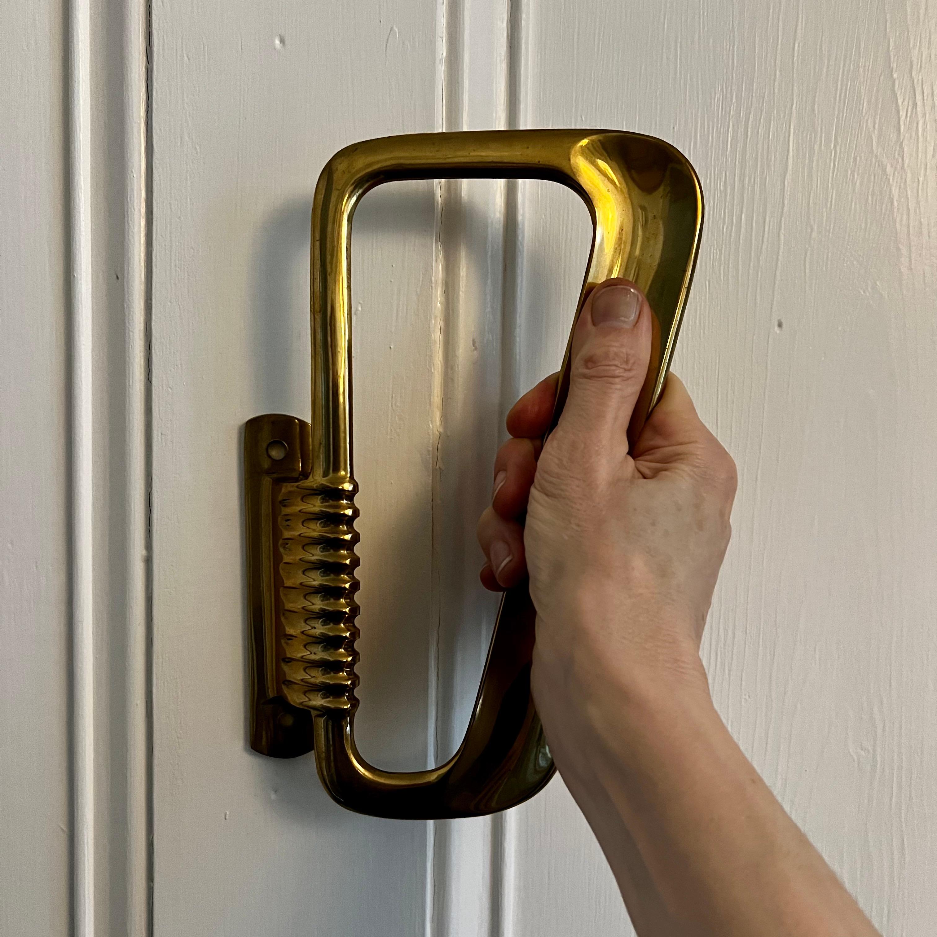 Pair of Large Midcentury Brass Door Handles, Italy [II] In Good Condition For Sale In London, GB