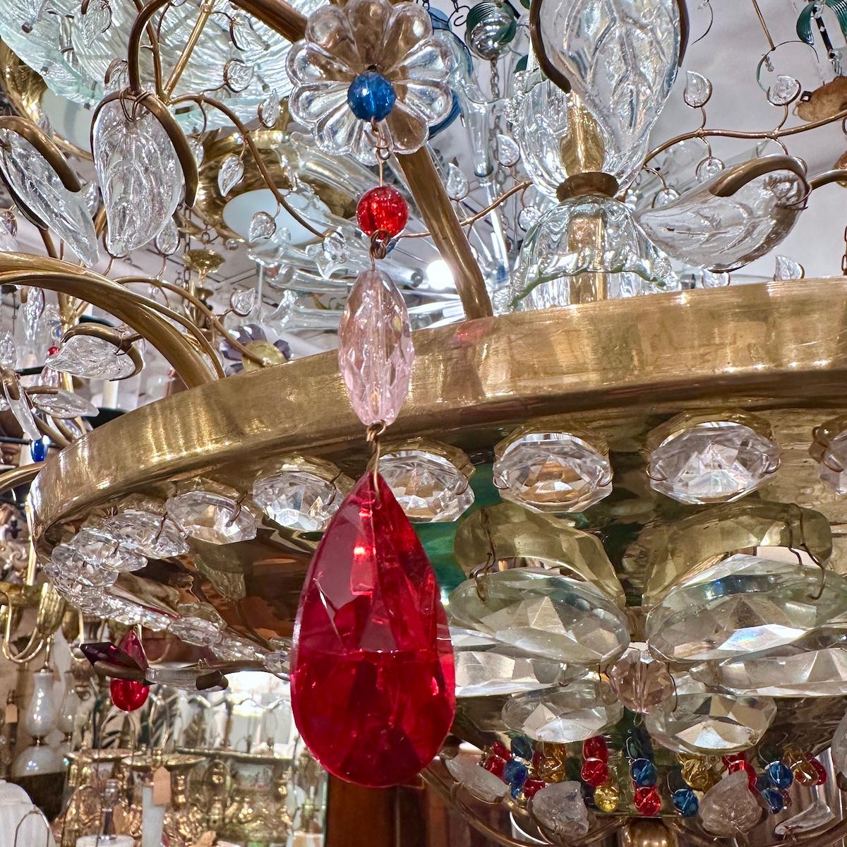 Coppia di grandi lampadari di cristallo del Medioevo, venduti singolarmente in vendita 2