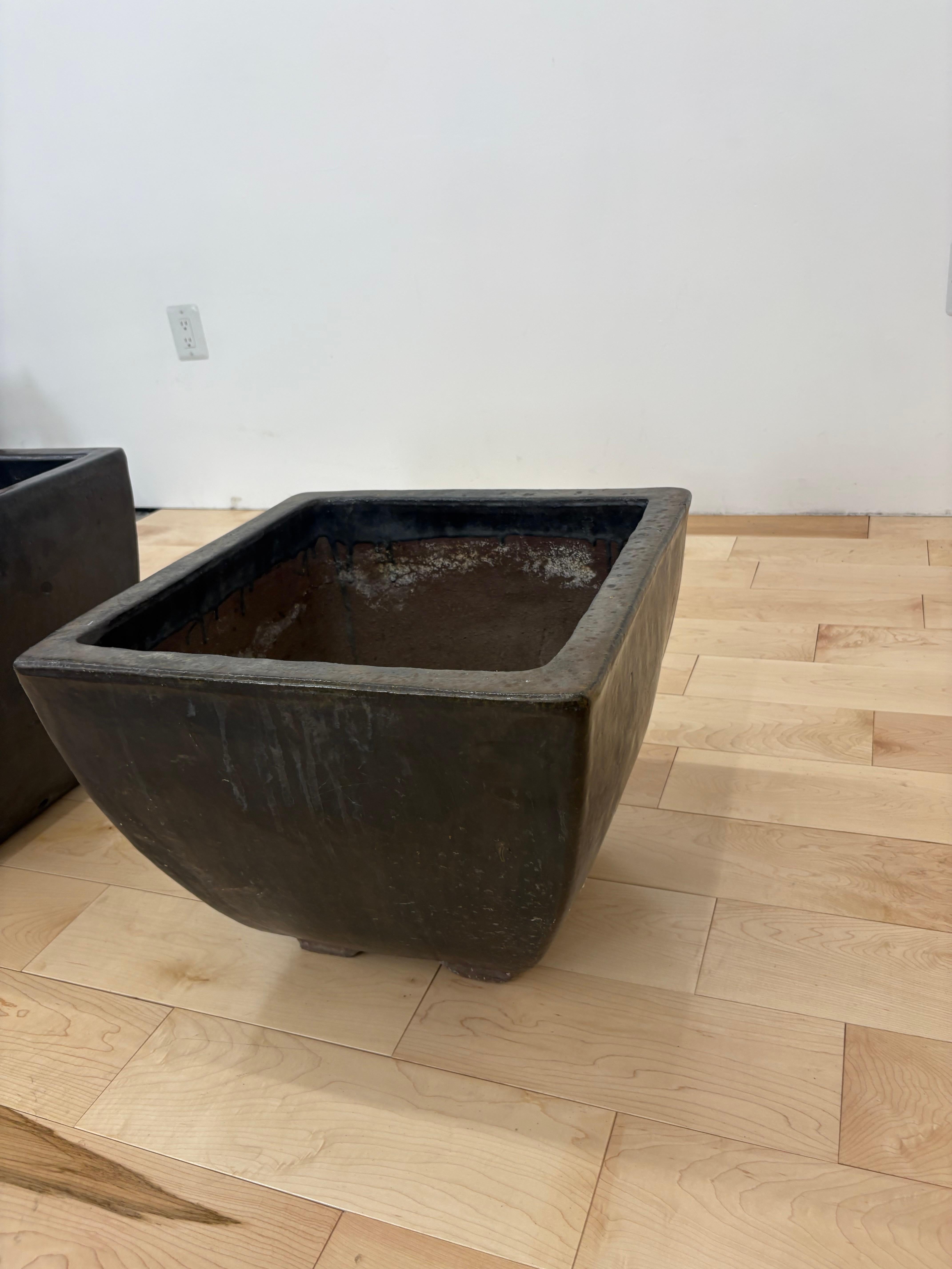 Pair of large minimalist modern cast iron planters with deep metallic glaze For Sale 6