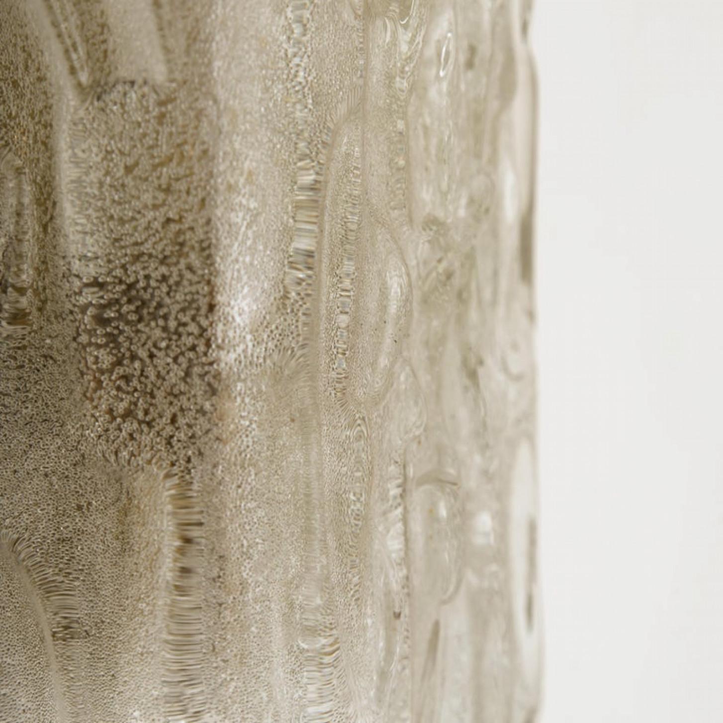 Ein Paar große moderne Wandleuchten aus Messing-Eisglas von J.T. Kalmar, 1960er Jahre im Angebot 7