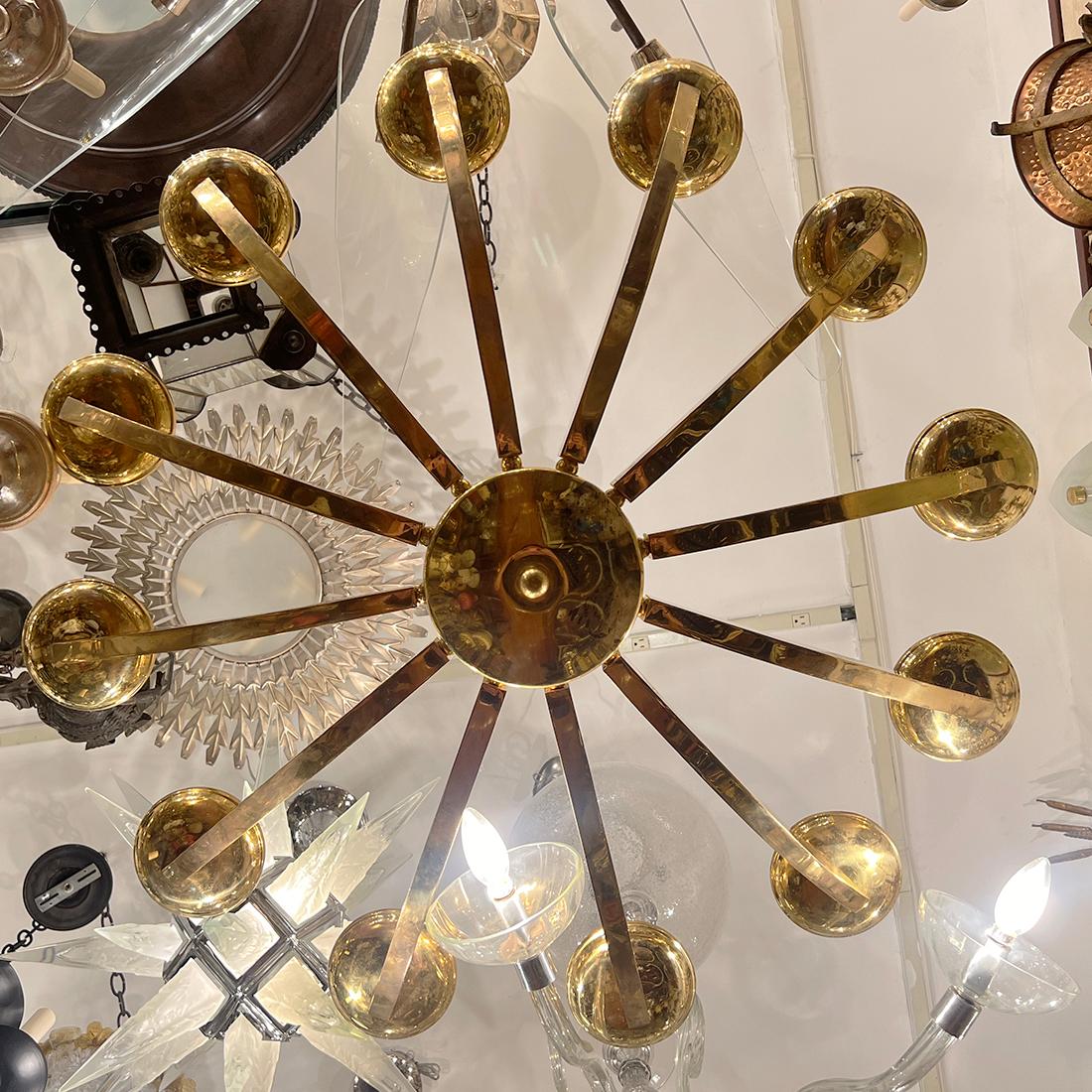 Coppia di grandi lampadari moderni in bronzo, venduti singolarmente in vendita 1