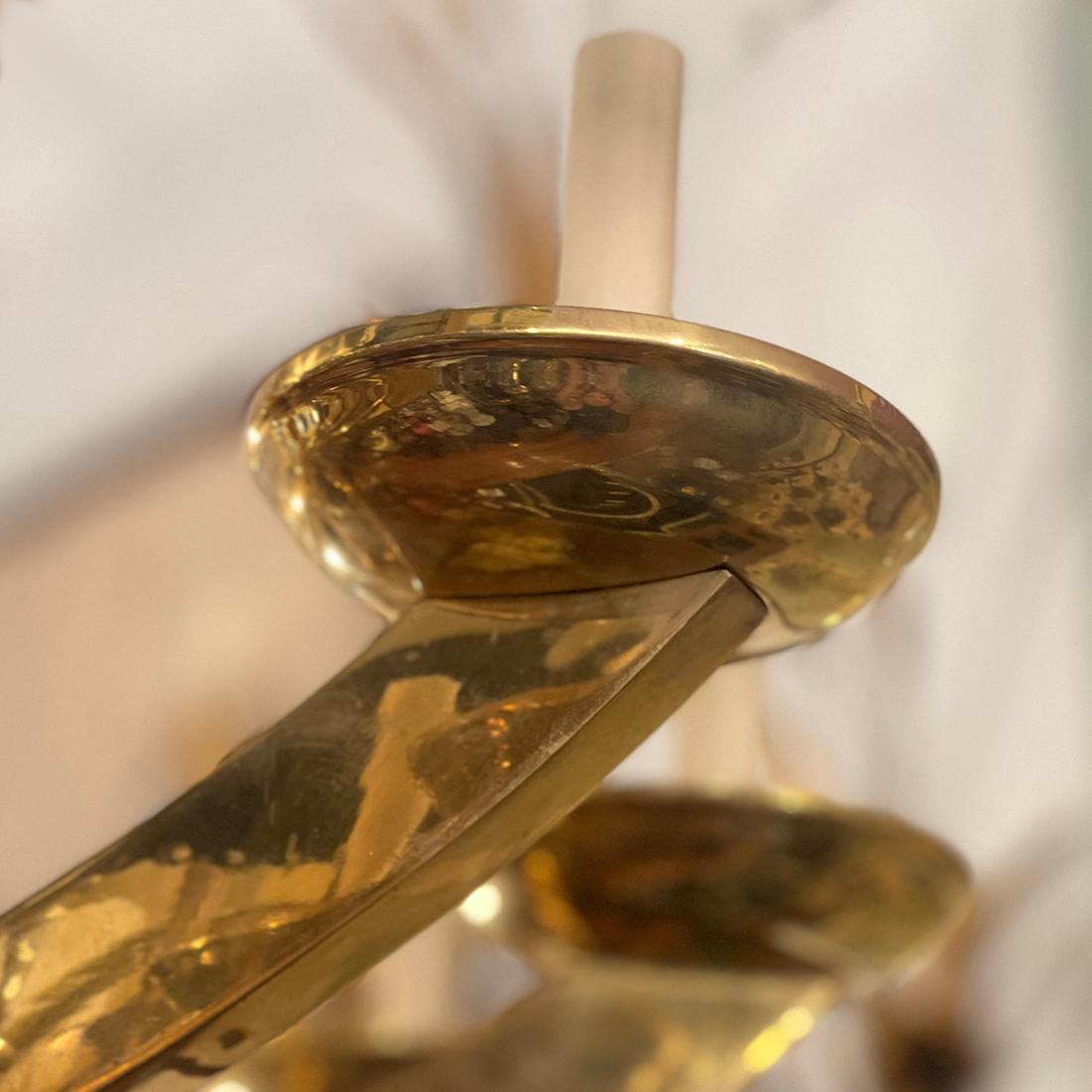 Italiano Coppia di grandi lampadari moderni in bronzo, venduti singolarmente in vendita