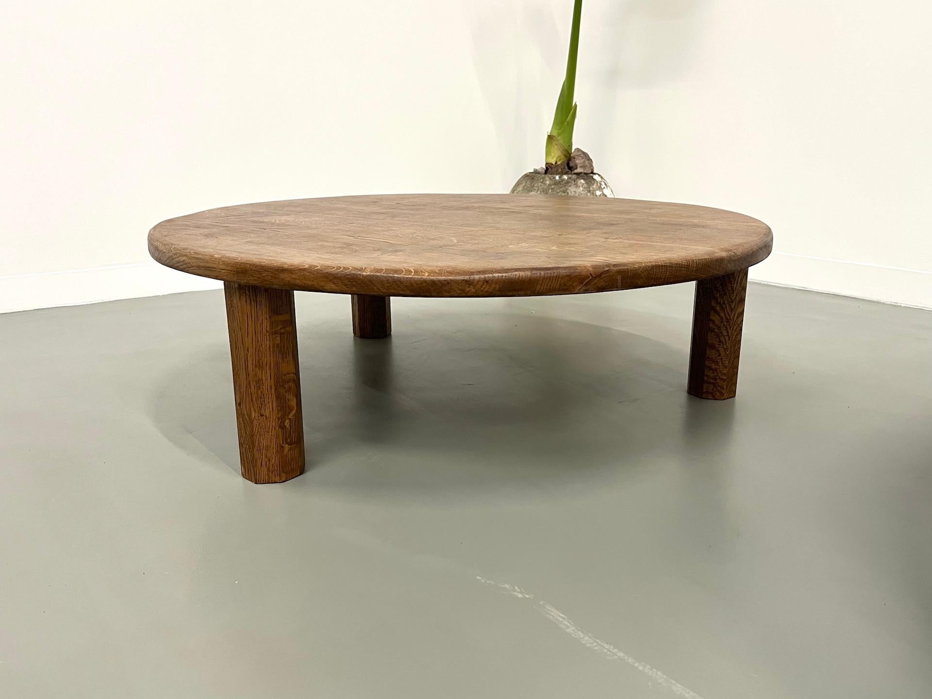 Pair of large modernist tripod french coffee tables in oak For Sale 4