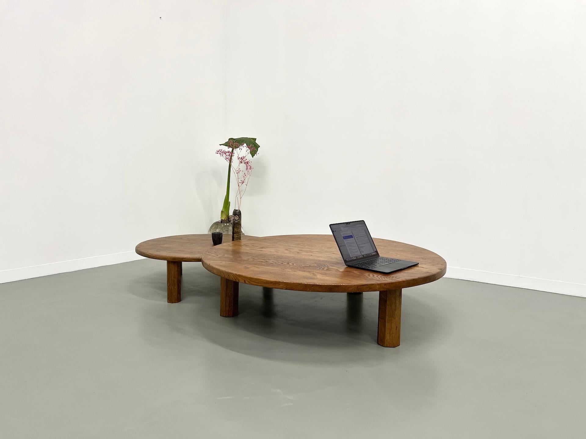 Maison Lecan is proud to present this beautiful 1950s cabinetmaking work, which is fully in keeping with the coffee tables of Pierre Chapo and Charlotte Perriand, with the use of noble and natural solid woods emphasizing the simple curves and