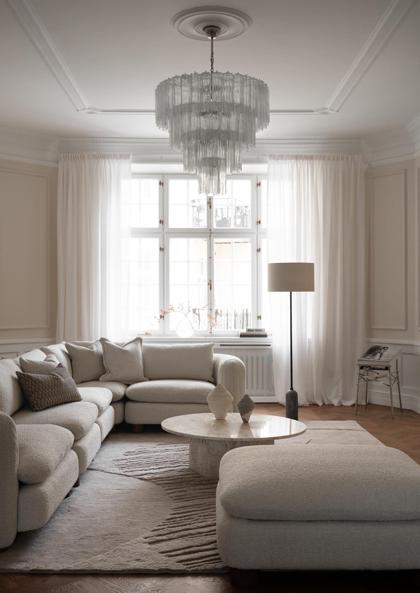 Pair of Large Murano Chandeliers in the of style of Venini In Excellent Condition For Sale In Bromma, SE