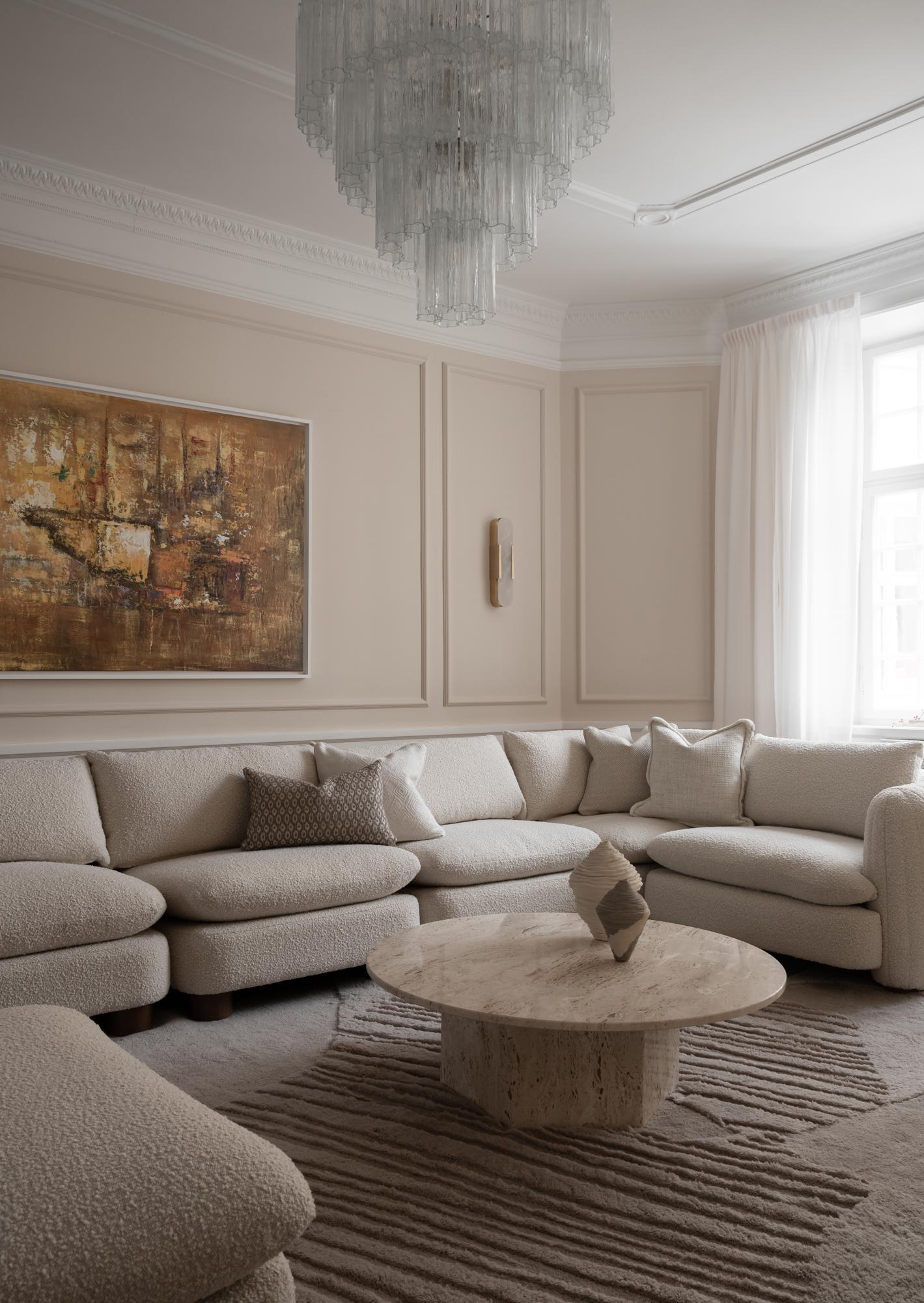 Late 20th Century Pair of Large Murano Chandeliers in the of style of Venini For Sale