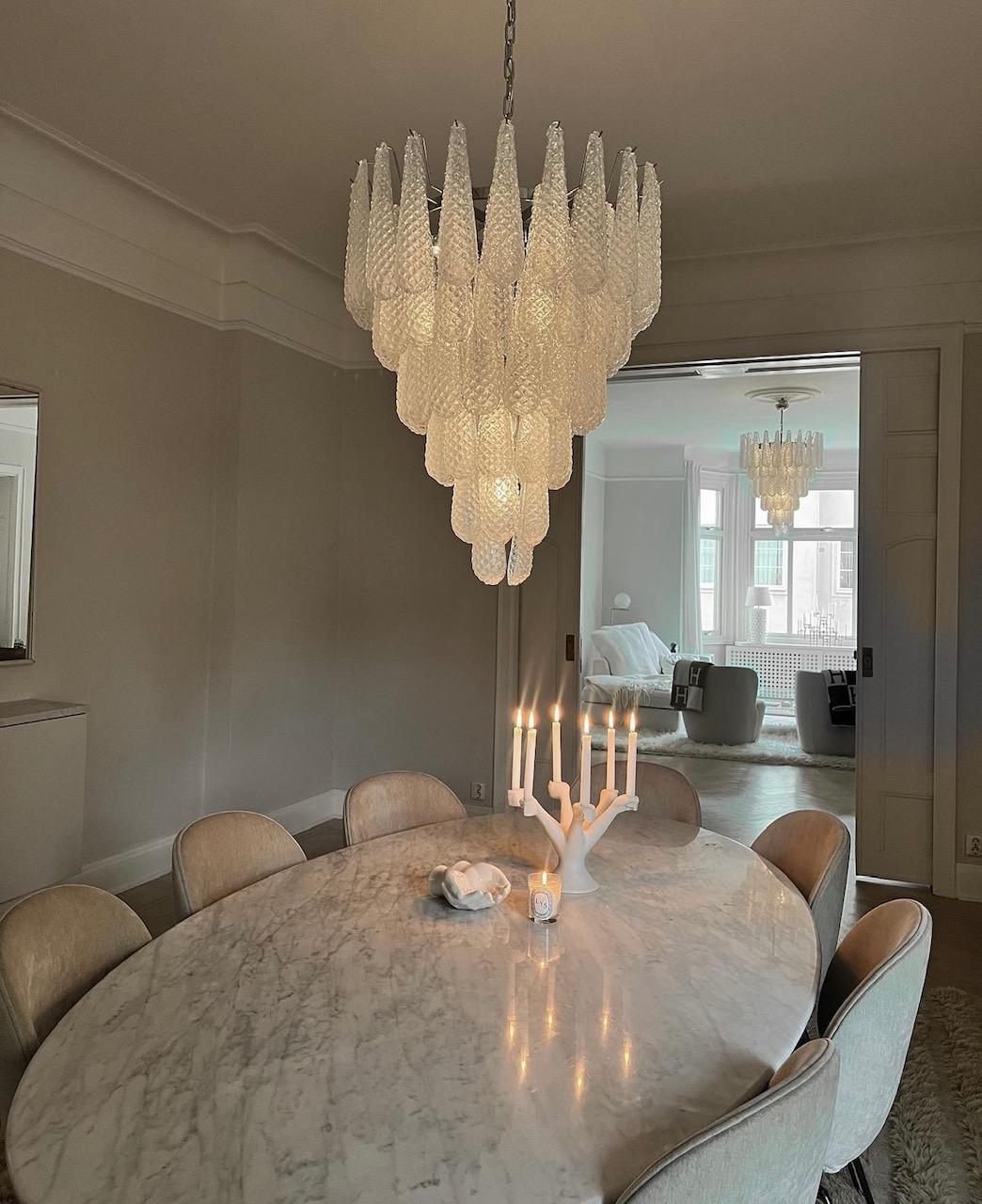 Coppia di grandi lampadari di Murano nello stile di Venini. in vendita 5