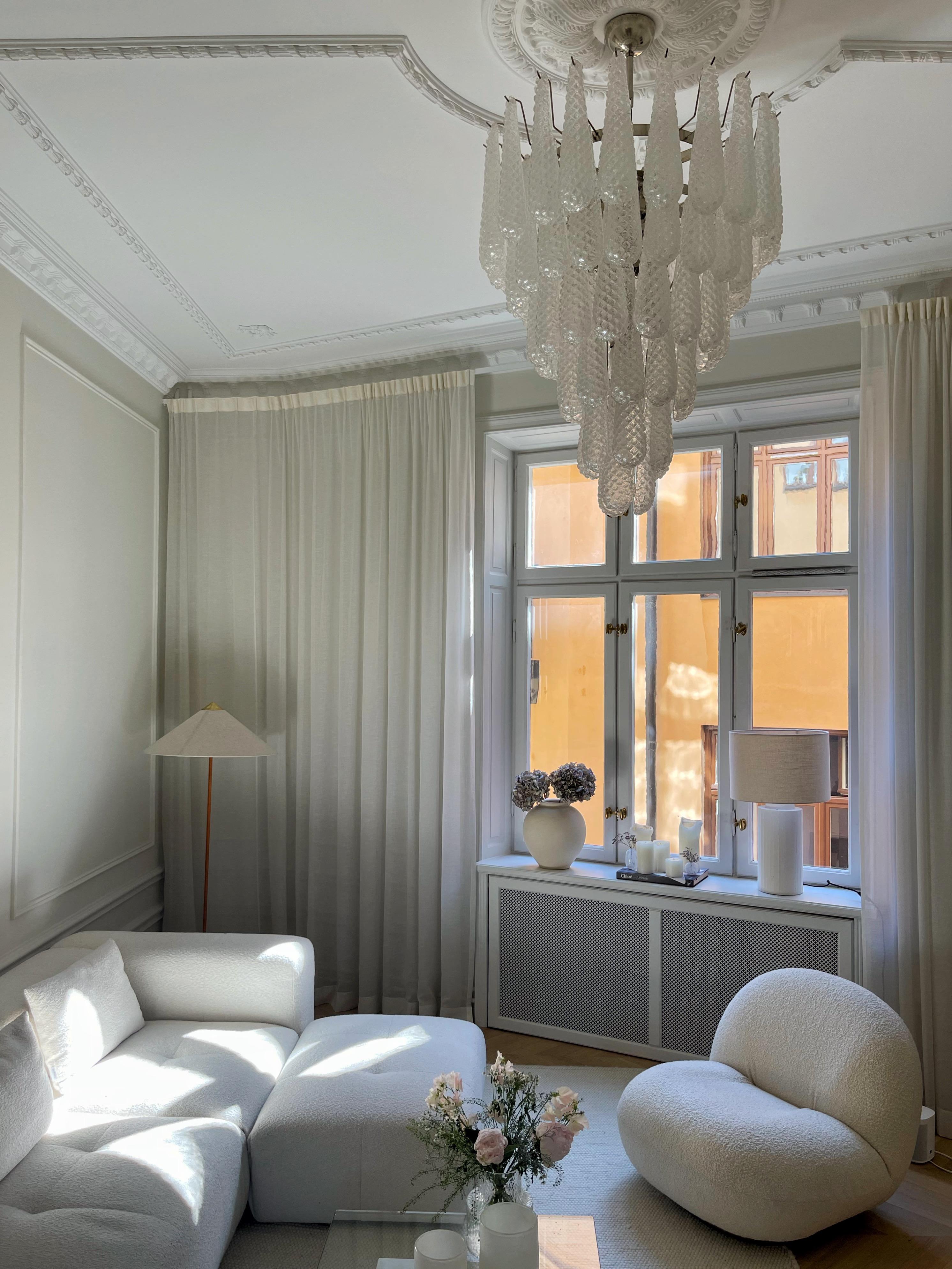 Italiano Coppia di grandi lampadari di Murano nello stile di Venini. in vendita