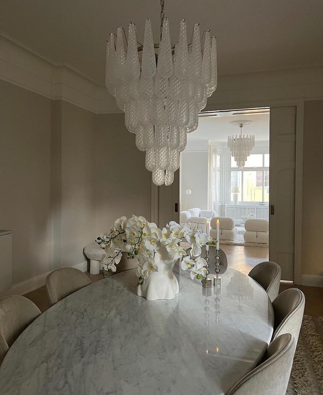 Coppia di grandi lampadari di Murano nello stile di Venini. in vendita 1