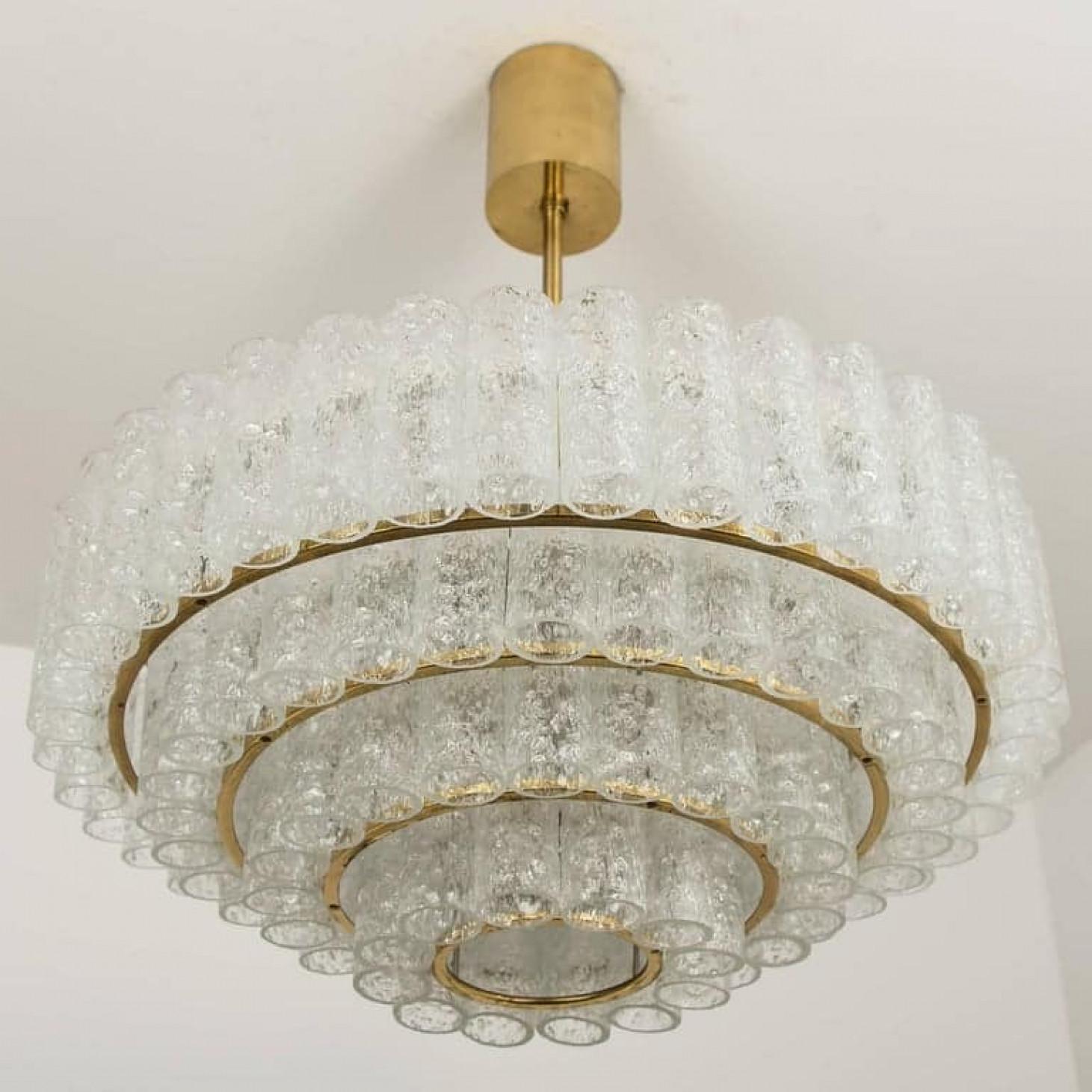 Merveilleuse paire de luminaires à deux lumières. Deux lustres (D 25.6