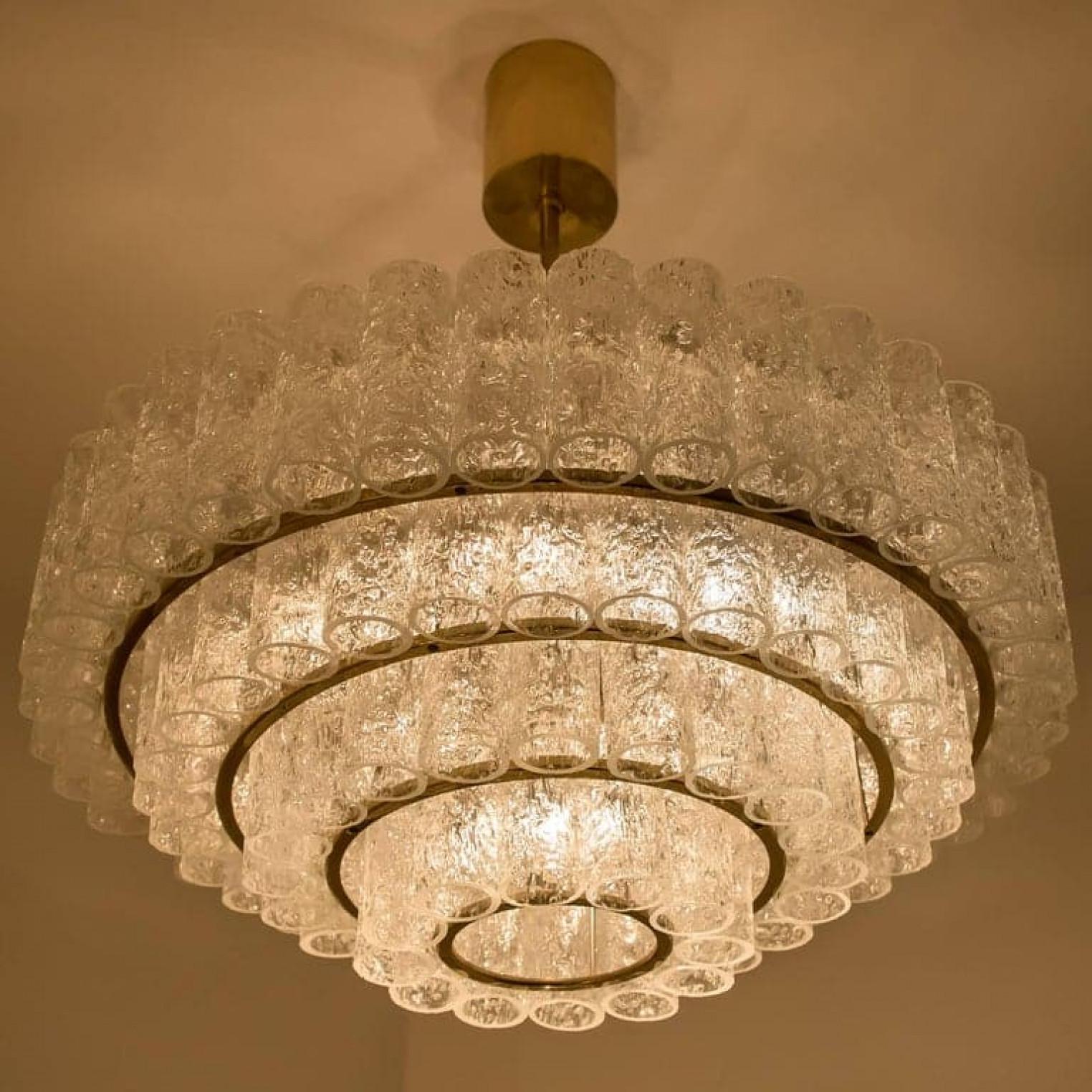 20ième siècle Paire de grands lustres en verre de Murano par Doria, années 1960 en vente
